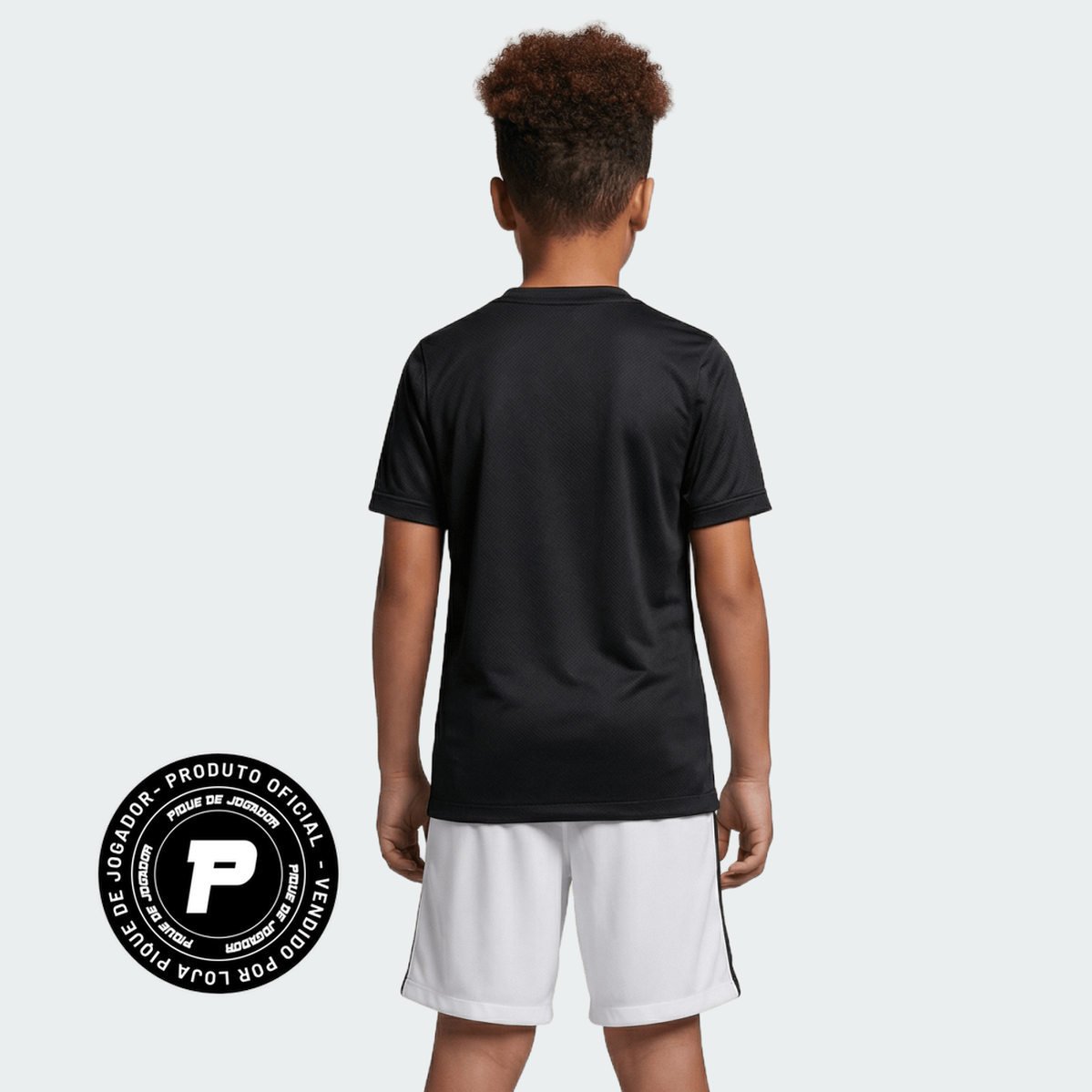 Conjunto Infantil Nike Vasco da Gama 2026/27 I, Camisa Futebol, Adidas, Inspirada na história de um clube que nunca se curvou ao medo. A Camisa Home do Vasco da Gama 26/27 celebra a coragem de quem sempre enfrentou desafios dentro e fora de campo, mantendo viva a essência cruzmaltina. Desenvolvida com o mesmo visual da camisa usada pelos jogadores, essa versão foi pensada para o dia a dia do torcedor. Une autenticidade, conforto e identidade, perfeita tanto para as arquibancadas quanto para as ruas. Uma cam