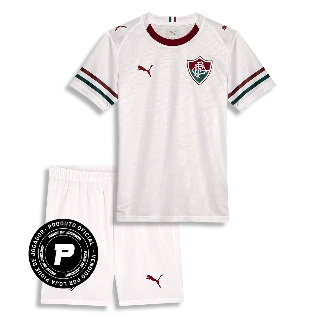 Conjunto Infantil Puma Fluminense 2026/27 Away, Camisas de Futebol, PIQUE DE JOGADOR, SOBRE O PRODUTO Mais do que um uniforme, é uma camisa sagrada que protege e impulsiona jogadores e torcida, exaltando a fé inabalável da torcida. Cada detalhe carrega o sentimento tricolor, mostrando que vai além da paixão: é devoção. CARACTERÍSTICAS E BENEFÍCIOS dryCELL: Tecnologia de desempenho projetada para absorver a umidade do corpo, mantendo-o confortável e seco DETALHES Regular fit Gola careca recortada Detalhe tri