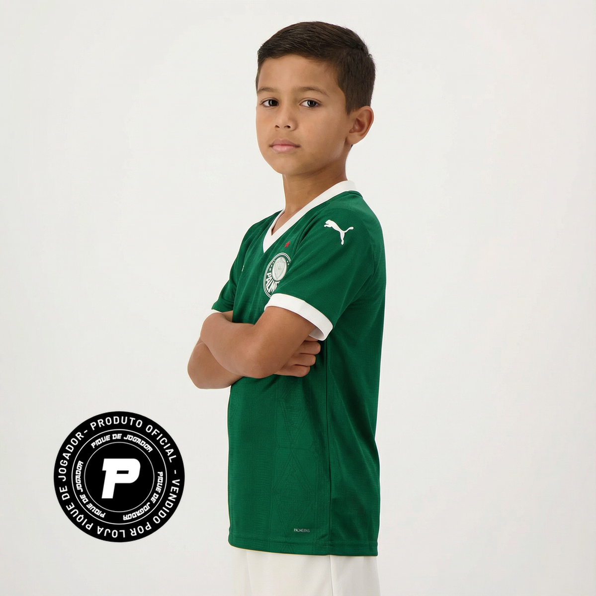 Conjunto Infantil Puma Palmeiras 2025/26 I, Camisas de Futebol, PIQUE DE JOGADOR, O Conjunto Infantil Palmeiras I 2025 da Puma é a escolha perfeita para os pequenos torcedores demonstrarem sua paixão pelo Verdão. Com o tradicional verde renovado por grafismos modernos, o uniforme oficial traz camisa, calção e conforto para todas as ocasiões, seja na arquibancada ou no dia a dia. Características e Benefícios Tecnologia dryCELL, que afasta o suor da pele e mantém a criança seca e confortável Conjunto leve e r