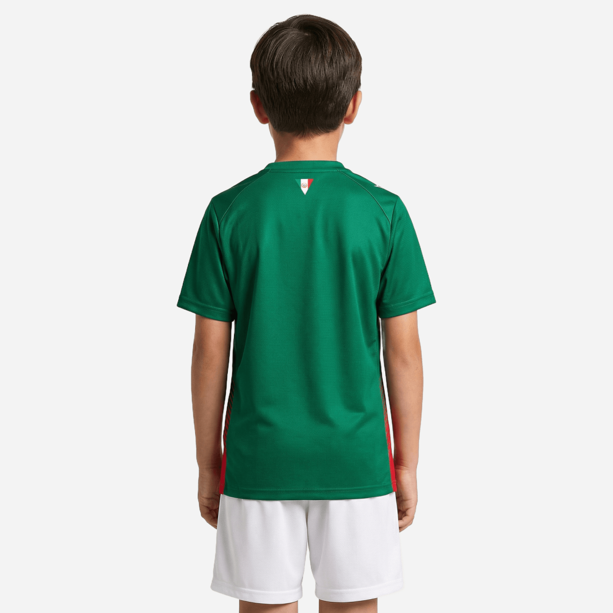 Conjunto Infantil Puma Palmeiras 2026/27 I, Camisas de Futebol, PIQUE DE JOGADOR, O Conjunto Infantil Palmeiras II 2025/26 da Puma é ideal para os pequenos demonstrarem o amor pelo Verdão com estilo e autenticidade. Com design moderno em branco e detalhes em verde, o uniforme oficial traz conforto, leveza e personalidade para o dia a dia e os dias de jogo. Características e Benefícios Tecnologia dryCELL, que afasta o suor da pele e mantém a criança seca e confortável Conjunto leve e respirável, ideal para m