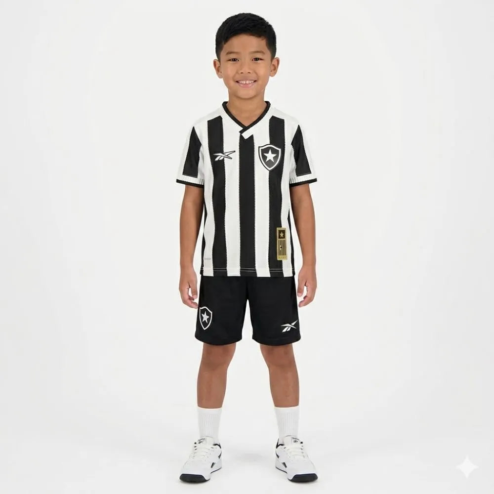 Conjunto Infantil Reebok Botafogo 25/26 I Masculino, Camisas de Futebol, PIQUE DE JOGADOR, O Conjunto Infantil Reebok Botafogo 2025/26 I é ideal para os pequenos torcedores alvinegros que já carregam o Glorioso no coração. Inspirado no uniforme titular da temporada, traz a clássica camisa listrada em preto e branco com gola diferenciada e short preto, formando um conjunto imponente, leve e confortável para o dia a dia ou para vibrar com o Fogão. Características e Benefícios Tecnologia que ajuda na absorção 