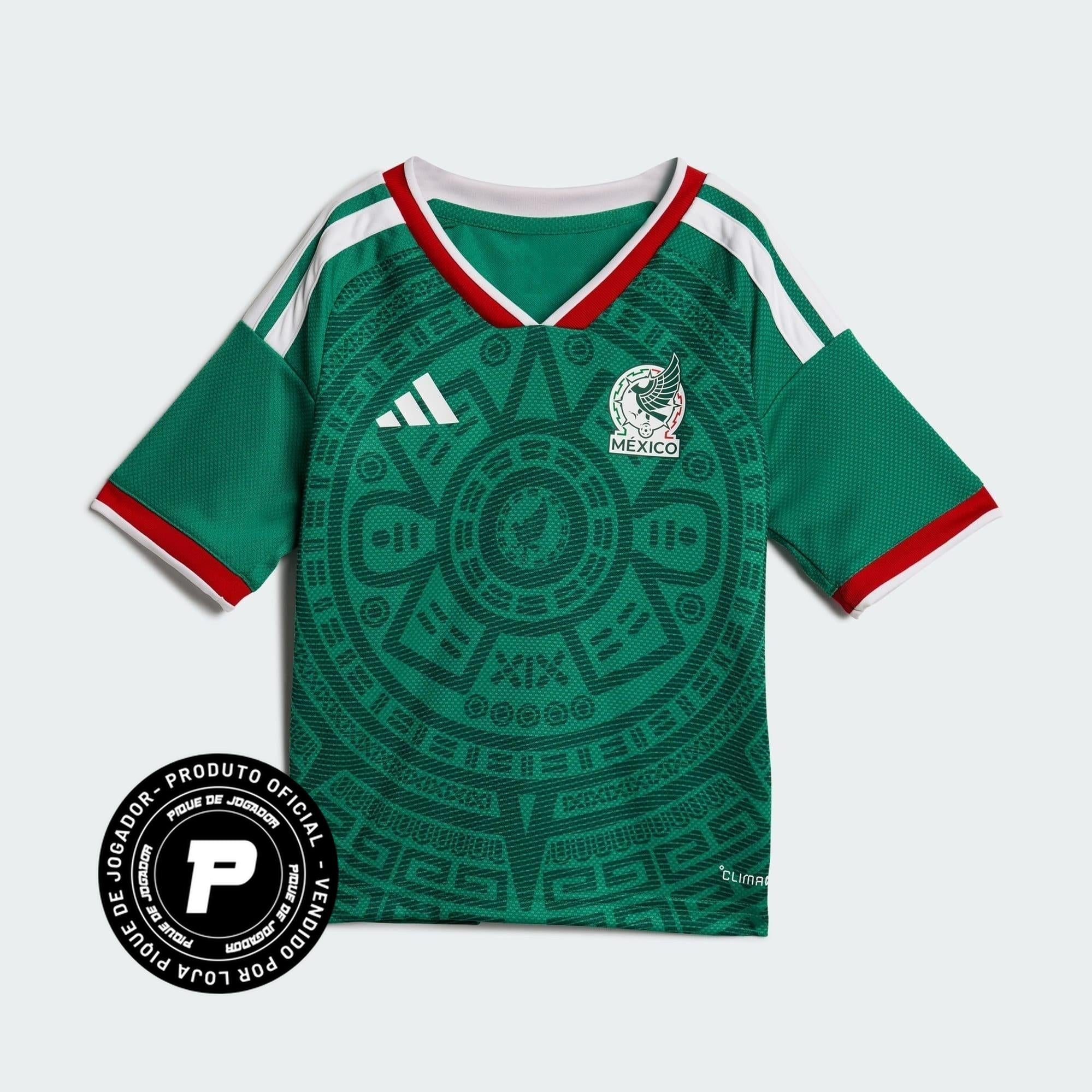 Conjunto Infantil México 26/27 Home, Camisas de Futebol, PIQUE DE JOGADOR, A camisa do seu time favorito agora disponível em nossa loja! Confeccionadas com tecido de poliéster de alta qualidade e uma tecnologia respirável de ponta, nossas camisas são uma fusão perfeita de conforto, resistência e frescor duradouro. Sinta-se envolvido(a) em luxo enquanto apoia o seu time, seja nas vibrantes arquibancadas ou no calor da competição nas quadras. O design exclusivo e as cores vibrantes destacam-se, tornando esta 