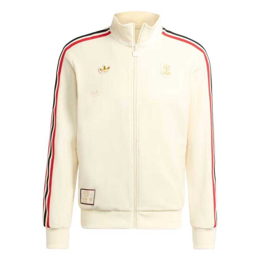 Jaqueta Adidas Flamengo Terrace Icons, Camisa Futebol, Adidas, Mostre um pouco do estilo do futebol dos anos 80 com esta jaqueta do Mengão. esta jaqueta adidas CR Flamengo é uma versão moderno do estilo do futebol dos anos 80. Perfeito para você torcer pelo seu time, ele é feito de tecido de sarja macio e suave e exibe o Trefoil e o emblema clássico do clube. Uma etiqueta costurado acima da barras mantém as vibrações da velha guarda. Modelagem justa Fecho com zíper e gola alta 100% poliéster (reciclado) Bol