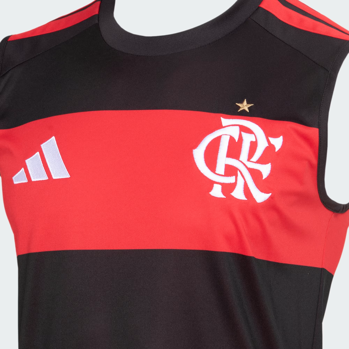 Regata Adidas Flamengo 2026/27 I, Camisa Futebol, Adidas, VISTA O MANTO! Conheça a Camisa I CR Flamengo 26, uma mistura de tradição no futebol e inovação adidas. Criada para aqueles que vivem e respiram o esporte, esta é mais do que apenas uma camisa - é um símbolo de herança e paixão.Refrescante. Seca. Pronta. A tecnologia Climacool absorve e dispersa o suor para um desempenho sem distrações, permitindo que você se concentre no jogo. Adornada com o escudo costurado do clube, esta camisa é um testemunho da 