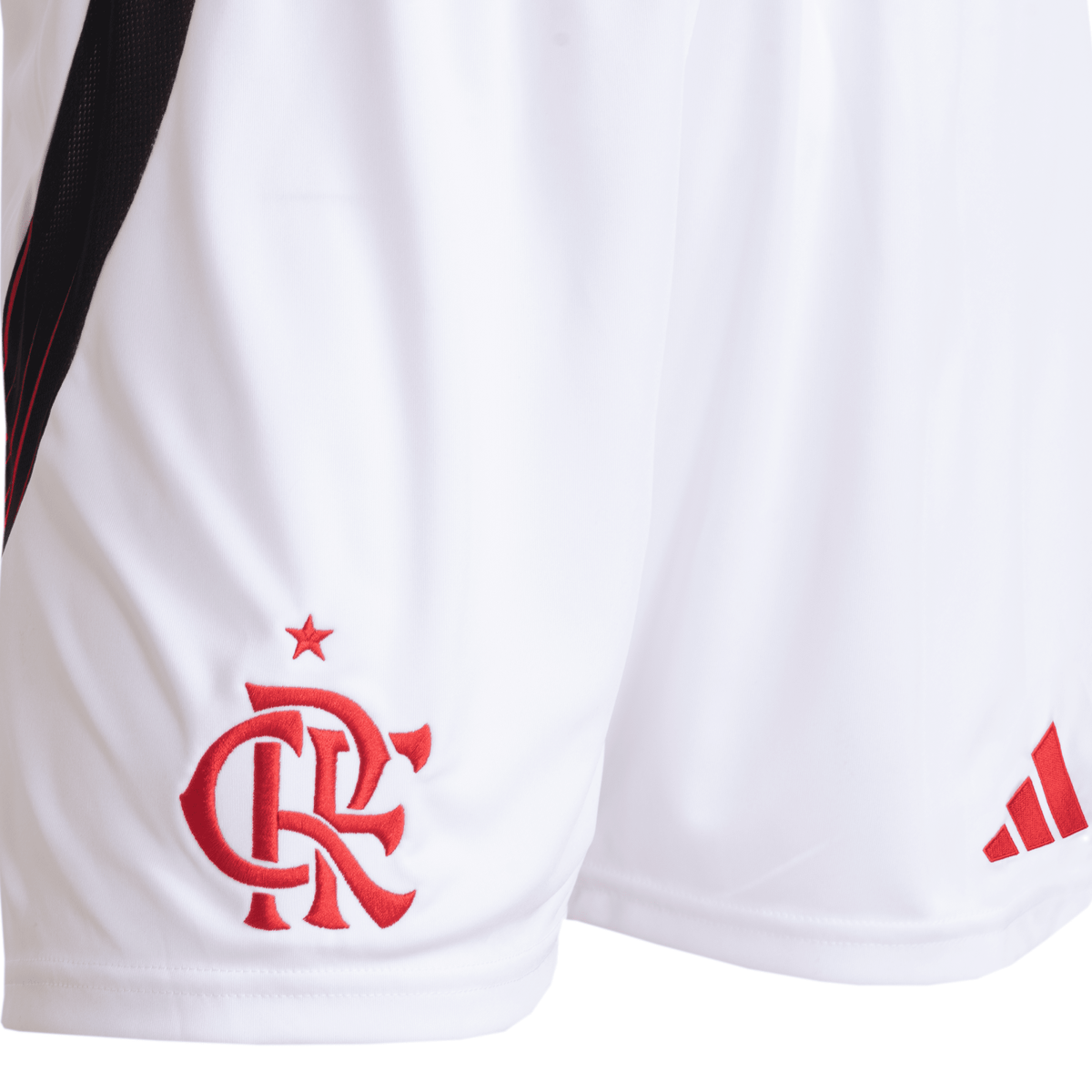 Shorts Adidas Flamengo I 25/26, Camisa Futebol, Adidas, Ficha do Produto TecnologiaAeroReady: Sistema que controla o excesso de umidade do corpo, garantindo a rápida secagem do suor durante os exercícios. Composição: 100% PoliésterMarca: AdidasIndicada para: Jogo/CasualGênero: MasculinoEscudo: BordadoOrigem: ImportadoManga: Curta-PIQUE DE JOGADOR