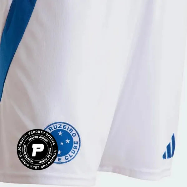 Shorts Cruzeiro 25/26 Home, Camisa Futebol, Adidas, Ficha do Produto TecnologiaAeroReady: Sistema que controla o excesso de umidade do corpo, garantindo a rápida secagem do suor durante os exercícios. Composição: 100% PoliésterMarca: AdidasIndicada para: Jogo/CasualGênero: MasculinoEscudo: EmborrachadoOrigem: ImportadoManga: Curta-PIQUE DE JOGADOR