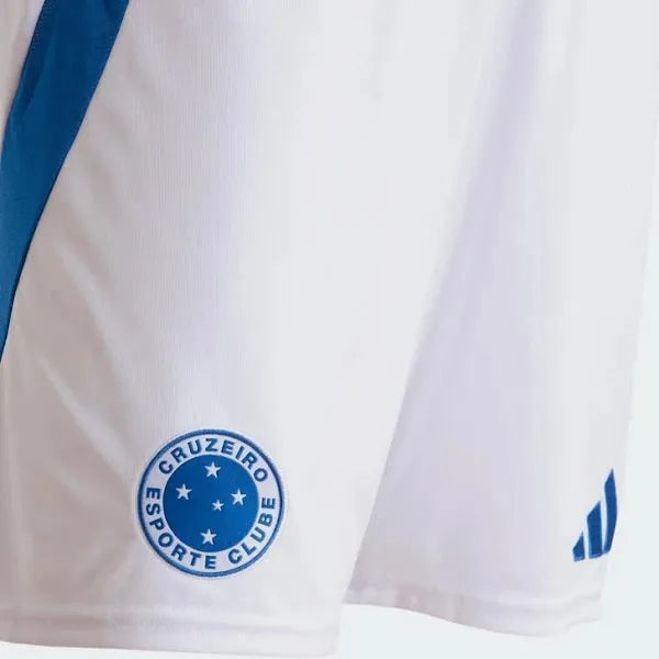 Shorts Cruzeiro 25/26 Home, Camisa Futebol, Adidas, Ficha do Produto TecnologiaAeroReady: Sistema que controla o excesso de umidade do corpo, garantindo a rápida secagem do suor durante os exercícios. Composição: 100% PoliésterMarca: AdidasIndicada para: Jogo/CasualGênero: MasculinoEscudo: EmborrachadoOrigem: ImportadoManga: Curta-PIQUE DE JOGADOR