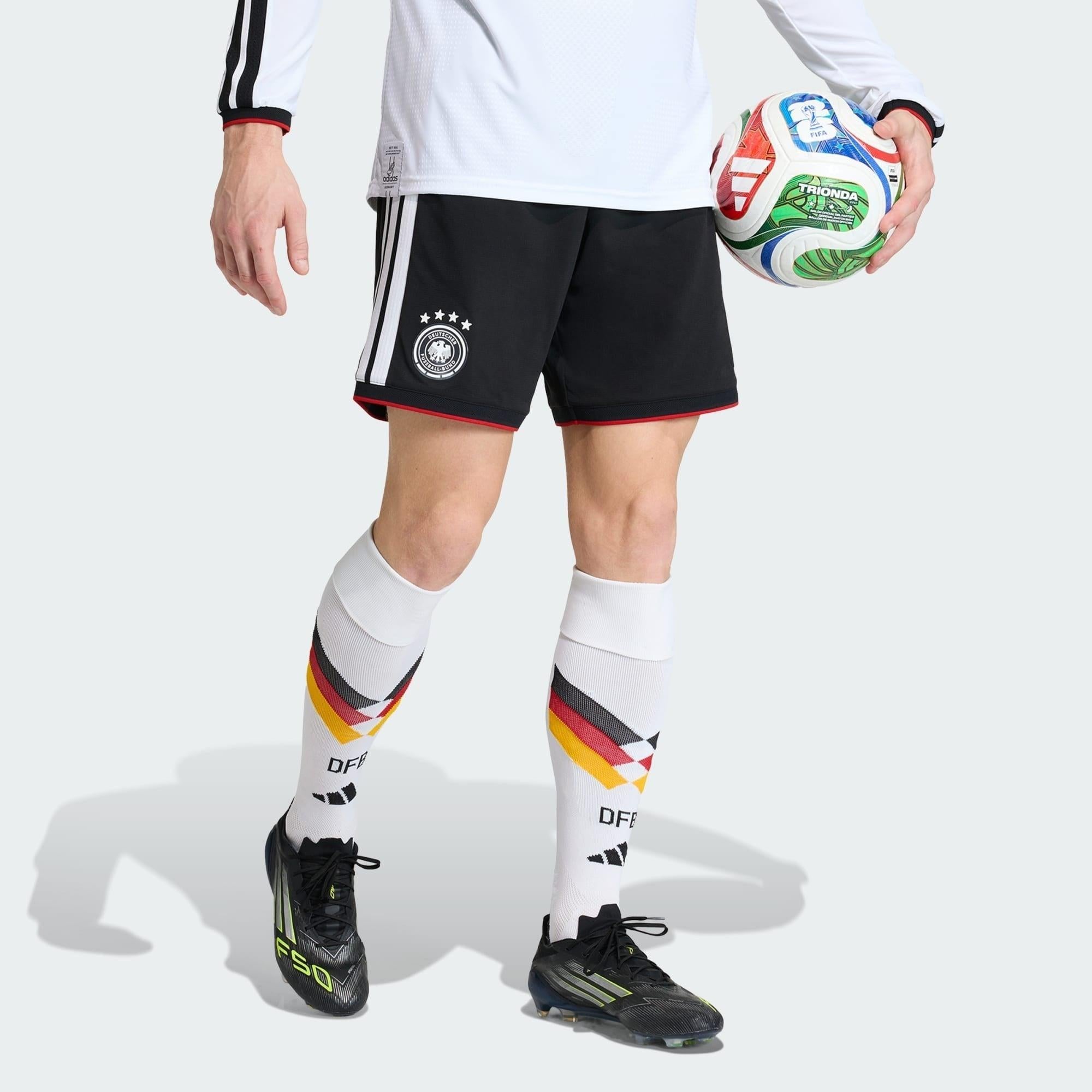 Shorts Alemanha 26/27 Home, , PIQUE DE JOGADOR, Os Mantos do Mengão agora disponíveis em nossa loja! Confeccionadas com tecido de poliéster de alta qualidade e uma tecnologia respirável de ponta, nossas camisas são uma fusão perfeita de conforto, resistência e frescor duradouro. Sinta-se envolvido(a) em luxo enquanto apoia o seu time, seja nas vibrantes arquibancadas ou no calor da competição nas quadras. O design exclusivo e as cores vibrantes destacam-se, tornando esta camisa um ícone de estilo para torce