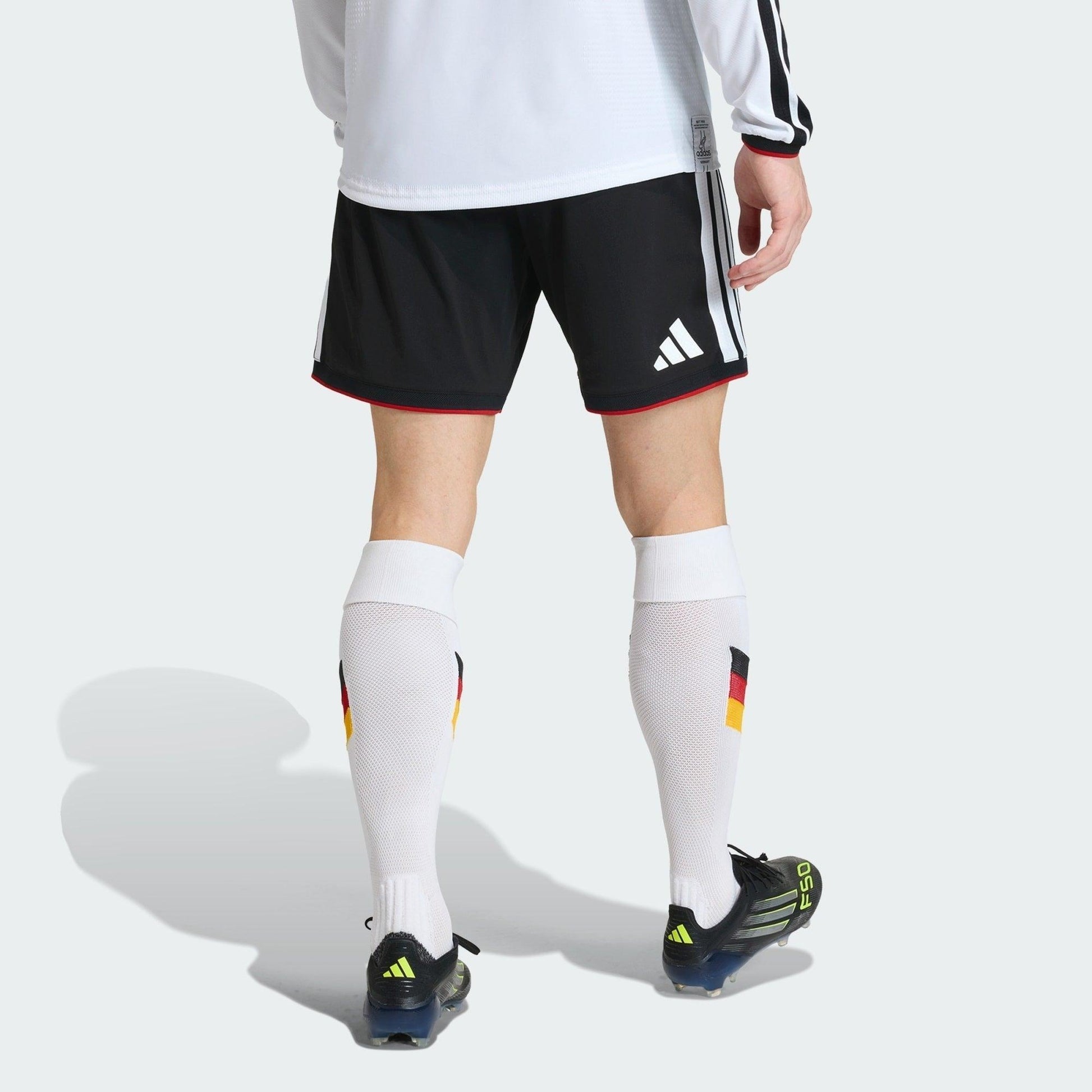 Shorts Alemanha 26/27 Home, , PIQUE DE JOGADOR, Os Mantos do Mengão agora disponíveis em nossa loja! Confeccionadas com tecido de poliéster de alta qualidade e uma tecnologia respirável de ponta, nossas camisas são uma fusão perfeita de conforto, resistência e frescor duradouro. Sinta-se envolvido(a) em luxo enquanto apoia o seu time, seja nas vibrantes arquibancadas ou no calor da competição nas quadras. O design exclusivo e as cores vibrantes destacam-se, tornando esta camisa um ícone de estilo para torce
