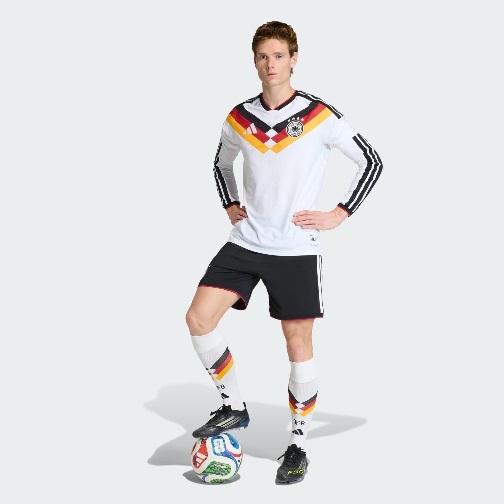 Shorts Alemanha 26/27 Home, , PIQUE DE JOGADOR, Os Mantos do Mengão agora disponíveis em nossa loja! Confeccionadas com tecido de poliéster de alta qualidade e uma tecnologia respirável de ponta, nossas camisas são uma fusão perfeita de conforto, resistência e frescor duradouro. Sinta-se envolvido(a) em luxo enquanto apoia o seu time, seja nas vibrantes arquibancadas ou no calor da competição nas quadras. O design exclusivo e as cores vibrantes destacam-se, tornando esta camisa um ícone de estilo para torce