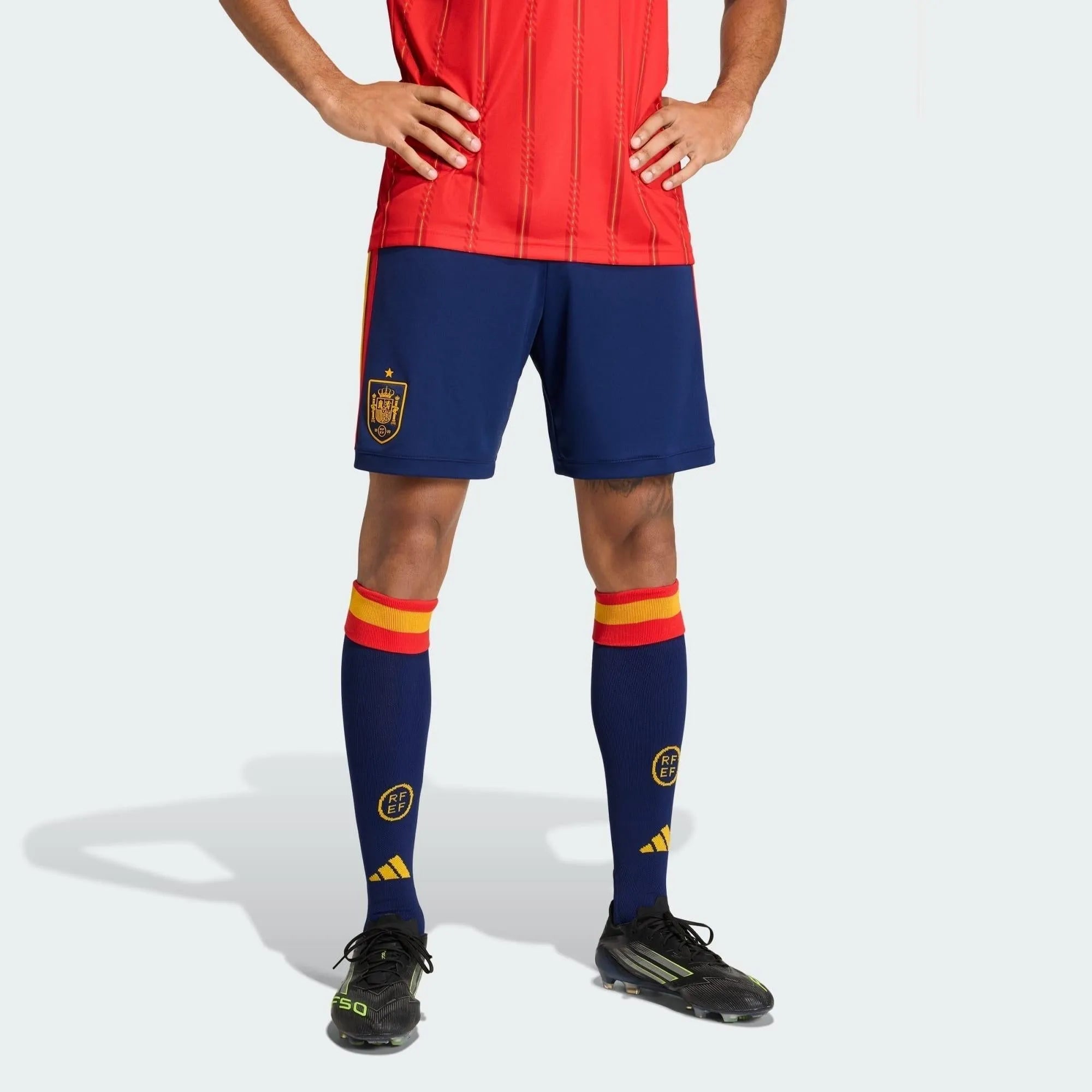 Shorts Espanha 26/27 Home, , PIQUE DE JOGADOR, Os Mantos do Mengão agora disponíveis em nossa loja! Confeccionadas com tecido de poliéster de alta qualidade e uma tecnologia respirável de ponta, nossas camisas são uma fusão perfeita de conforto, resistência e frescor duradouro. Sinta-se envolvido(a) em luxo enquanto apoia o seu time, seja nas vibrantes arquibancadas ou no calor da competição nas quadras. O design exclusivo e as cores vibrantes destacam-se, tornando esta camisa um ícone de estilo para torced