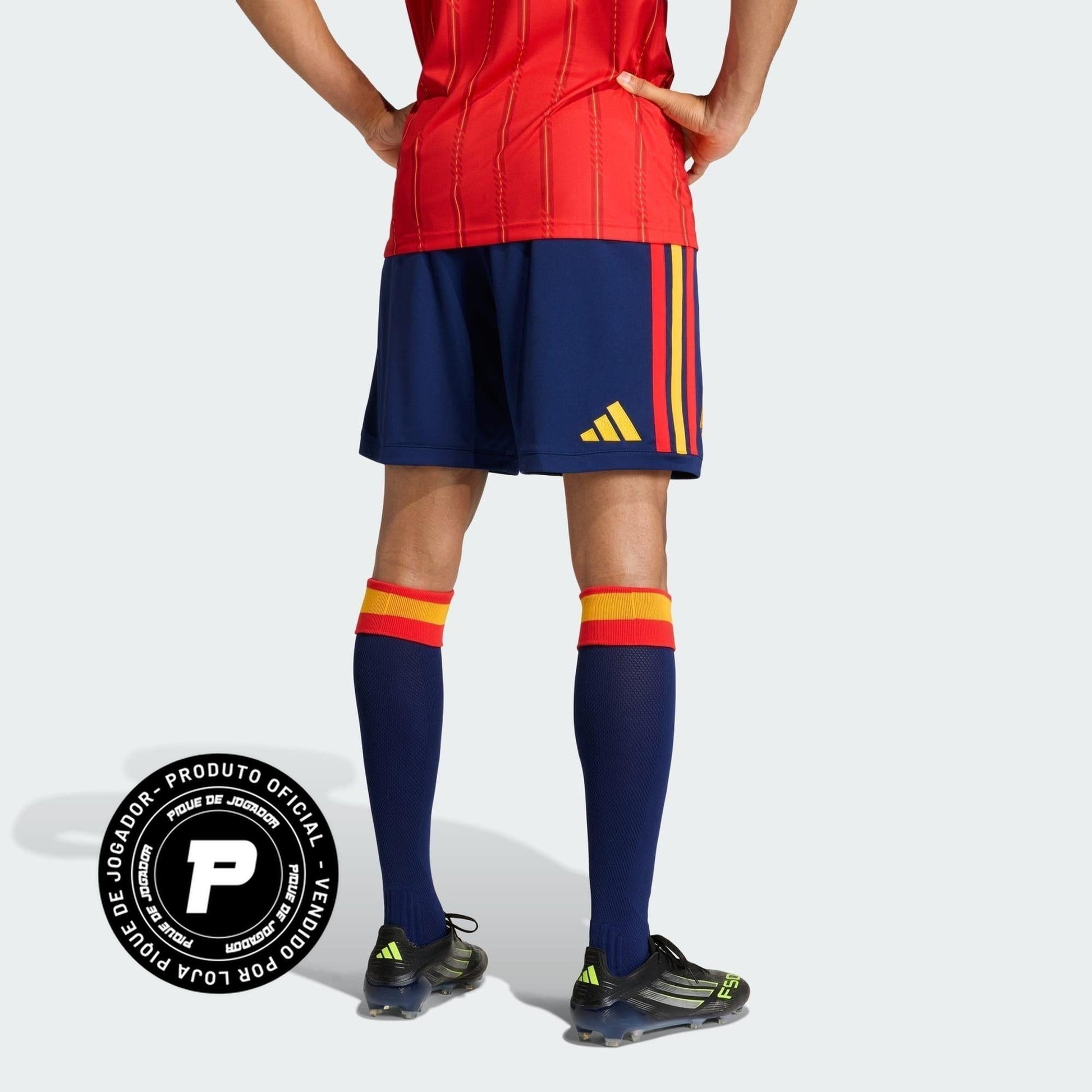 Shorts Espanha 26/27 Home, , PIQUE DE JOGADOR, Os Mantos do Mengão agora disponíveis em nossa loja! Confeccionadas com tecido de poliéster de alta qualidade e uma tecnologia respirável de ponta, nossas camisas são uma fusão perfeita de conforto, resistência e frescor duradouro. Sinta-se envolvido(a) em luxo enquanto apoia o seu time, seja nas vibrantes arquibancadas ou no calor da competição nas quadras. O design exclusivo e as cores vibrantes destacam-se, tornando esta camisa um ícone de estilo para torced