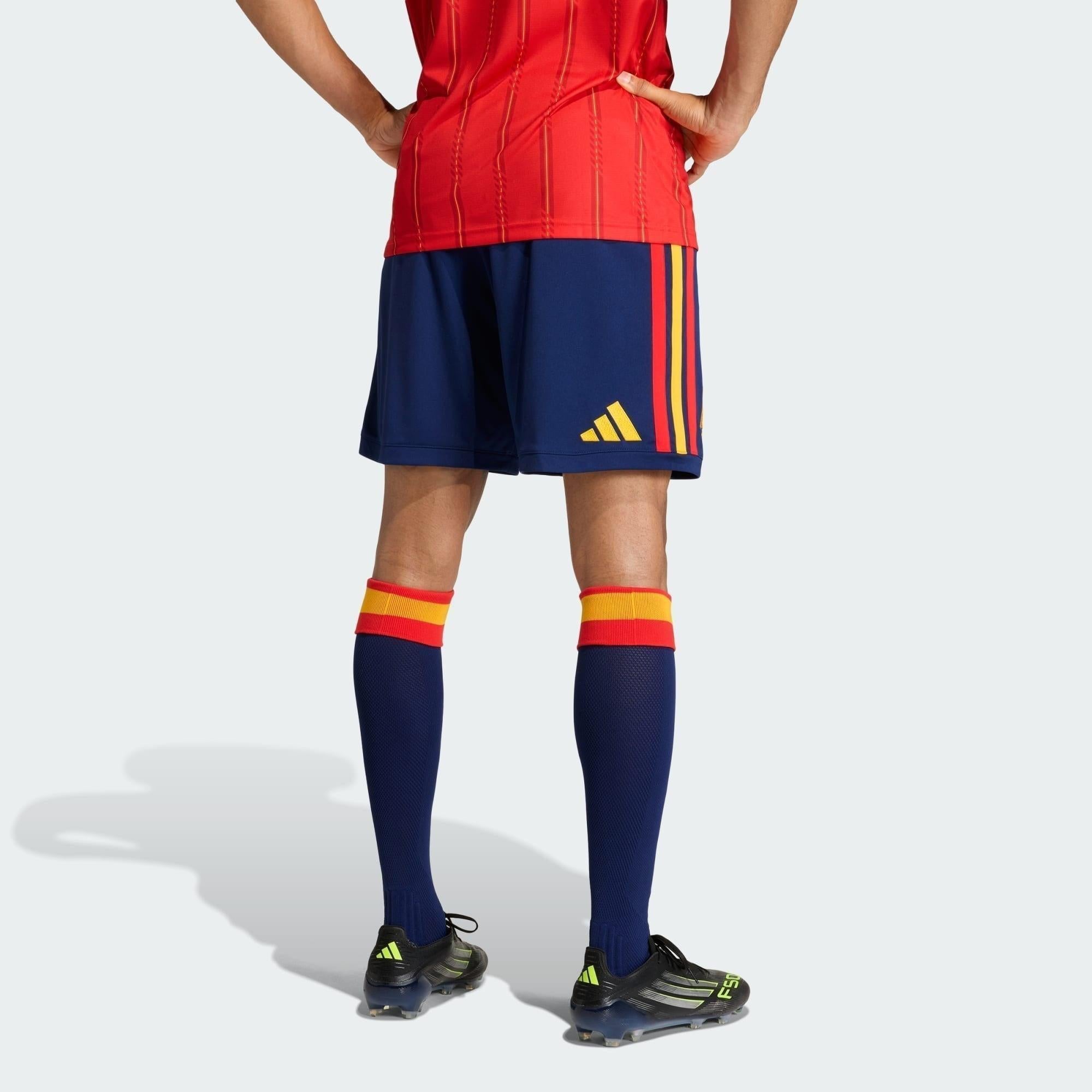Shorts Espanha 26/27 Home, , PIQUE DE JOGADOR, Os Mantos do Mengão agora disponíveis em nossa loja! Confeccionadas com tecido de poliéster de alta qualidade e uma tecnologia respirável de ponta, nossas camisas são uma fusão perfeita de conforto, resistência e frescor duradouro. Sinta-se envolvido(a) em luxo enquanto apoia o seu time, seja nas vibrantes arquibancadas ou no calor da competição nas quadras. O design exclusivo e as cores vibrantes destacam-se, tornando esta camisa um ícone de estilo para torced