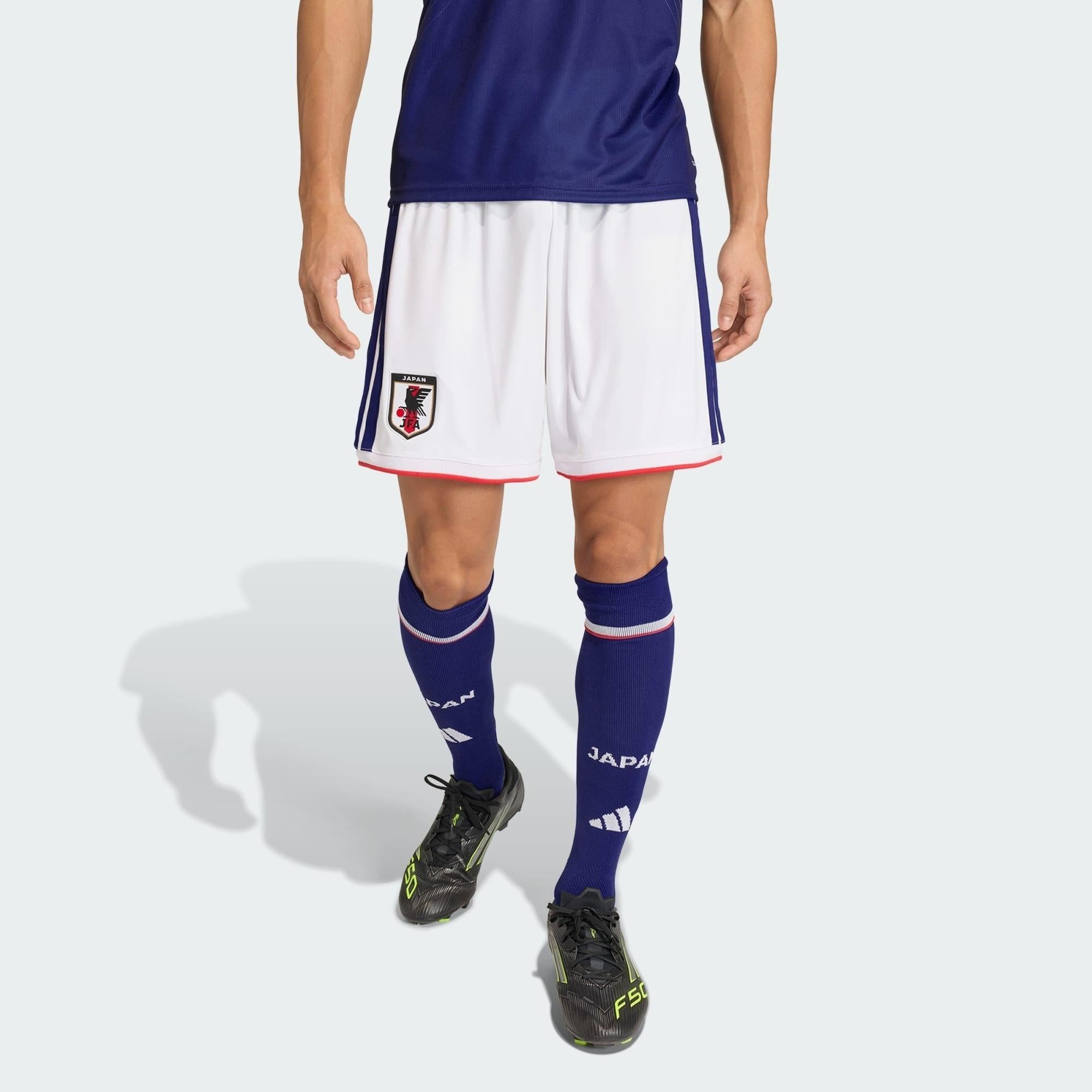 Shorts Japão 26/27 Home, , PIQUE DE JOGADOR, Os Mantos do Mengão agora disponíveis em nossa loja! Confeccionadas com tecido de poliéster de alta qualidade e uma tecnologia respirável de ponta, nossas camisas são uma fusão perfeita de conforto, resistência e frescor duradouro. Sinta-se envolvido(a) em luxo enquanto apoia o seu time, seja nas vibrantes arquibancadas ou no calor da competição nas quadras. O design exclusivo e as cores vibrantes destacam-se, tornando esta camisa um ícone de estilo para torcedor