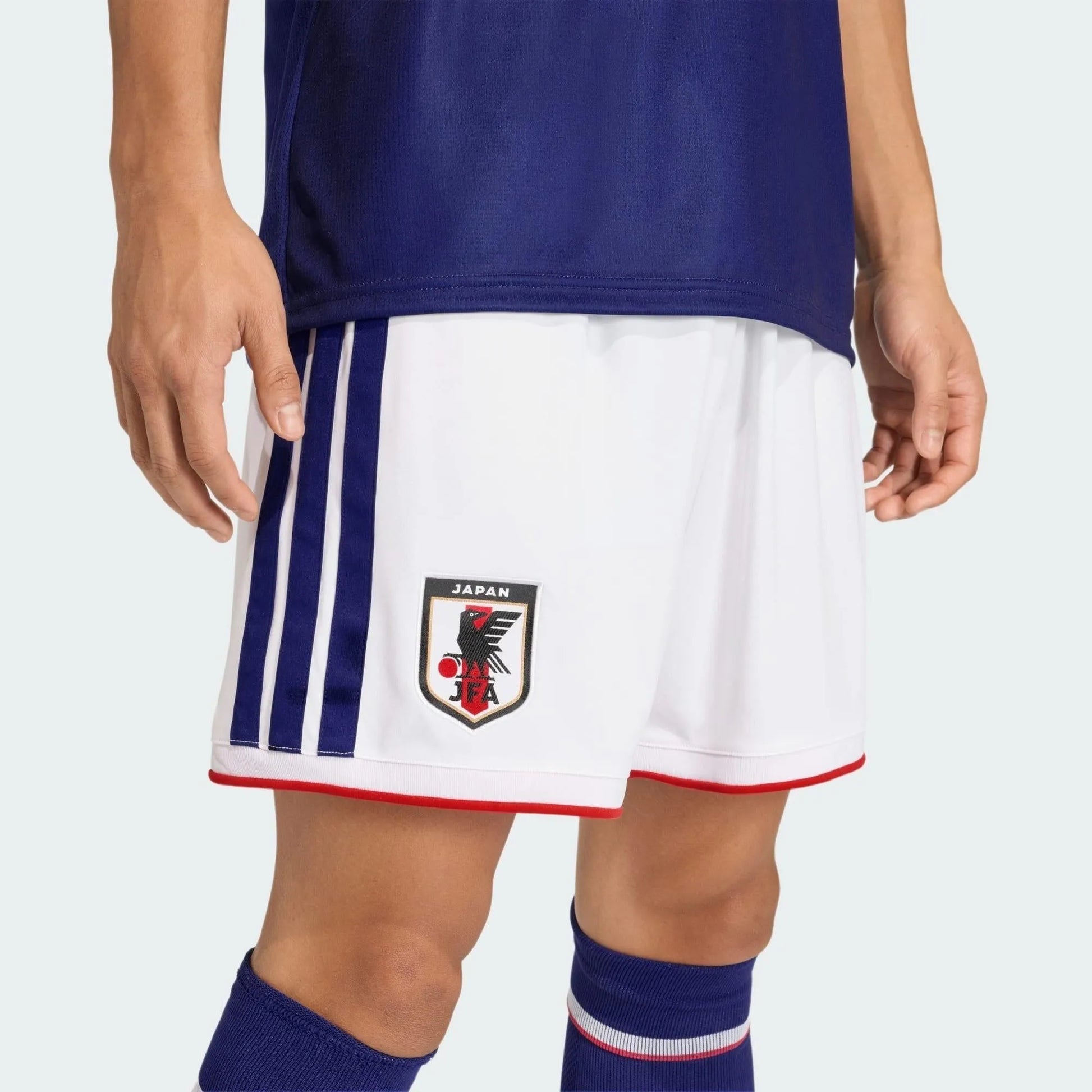 Shorts Japão 26/27 Home, , PIQUE DE JOGADOR, Os Mantos do Mengão agora disponíveis em nossa loja! Confeccionadas com tecido de poliéster de alta qualidade e uma tecnologia respirável de ponta, nossas camisas são uma fusão perfeita de conforto, resistência e frescor duradouro. Sinta-se envolvido(a) em luxo enquanto apoia o seu time, seja nas vibrantes arquibancadas ou no calor da competição nas quadras. O design exclusivo e as cores vibrantes destacam-se, tornando esta camisa um ícone de estilo para torcedor