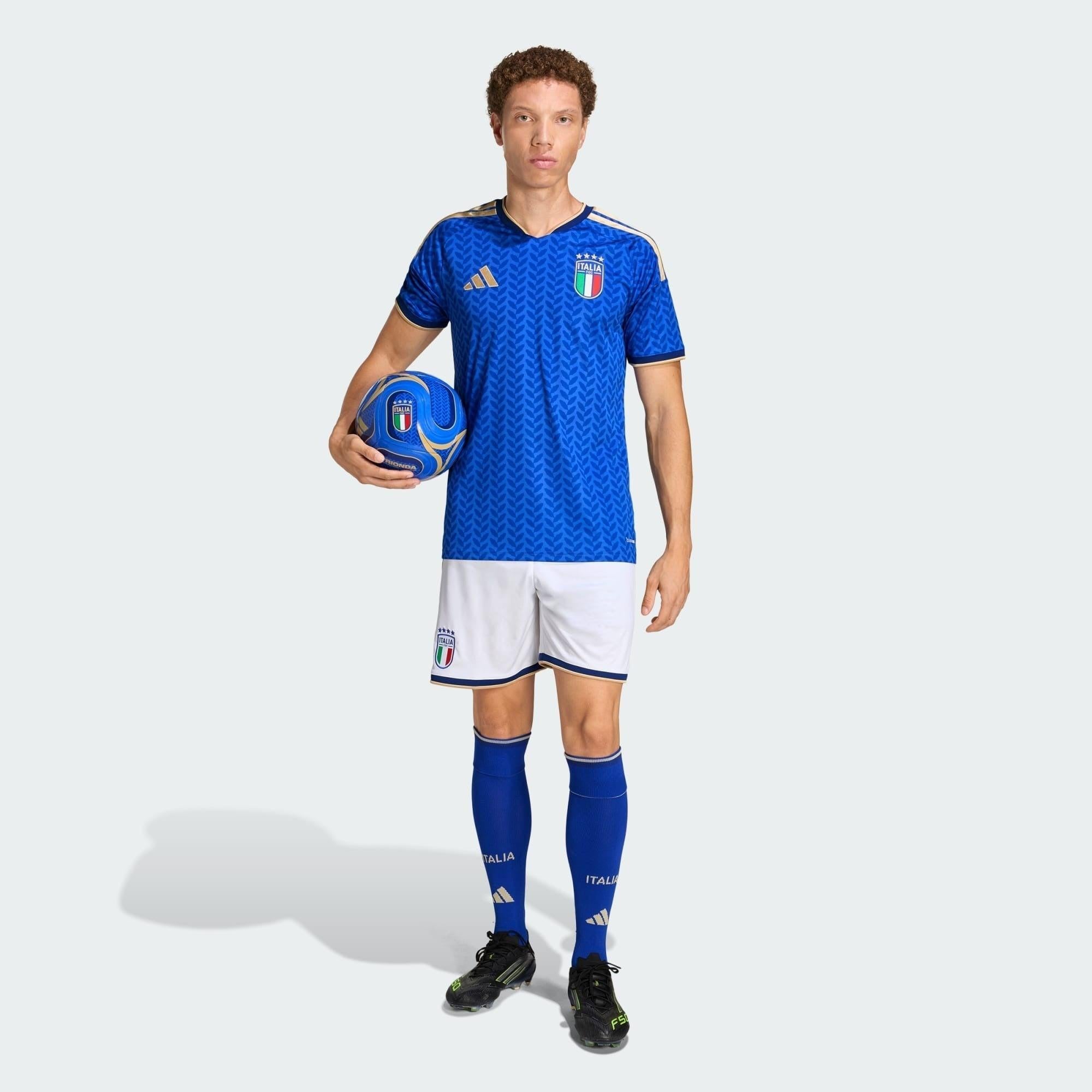 Shorts Itália 26/27 Home, , PIQUE DE JOGADOR, Os Mantos do Mengão agora disponíveis em nossa loja! Confeccionadas com tecido de poliéster de alta qualidade e uma tecnologia respirável de ponta, nossas camisas são uma fusão perfeita de conforto, resistência e frescor duradouro. Sinta-se envolvido(a) em luxo enquanto apoia o seu time, seja nas vibrantes arquibancadas ou no calor da competição nas quadras. O design exclusivo e as cores vibrantes destacam-se, tornando esta camisa um ícone de estilo para torcedo