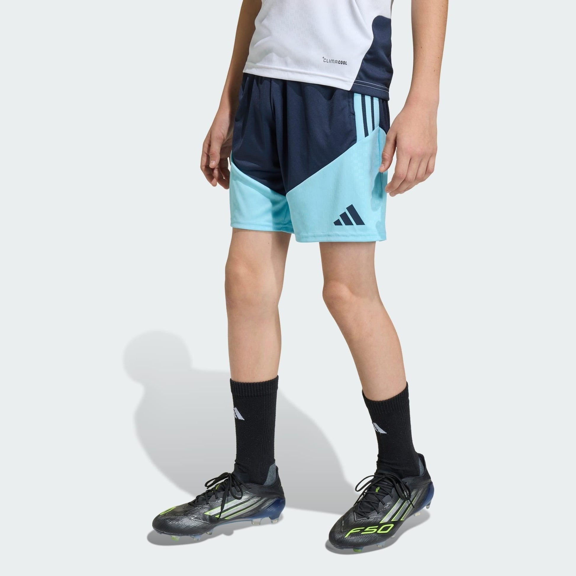 Conjunto Treino Infantil Argentina 26/27, Camisas de Futebol, PIQUE DE JOGADOR, A camisa do seu time favorito agora disponível em nossa loja! Confeccionadas com tecido de poliéster de alta qualidade e uma tecnologia respirável de ponta, nossas camisas são uma fusão perfeita de conforto, resistência e frescor duradouro. Sinta-se envolvido(a) em luxo enquanto apoia o seu time, seja nas vibrantes arquibancadas ou no calor da competição nas quadras. O design exclusivo e as cores vibrantes destacam-se, tornando 