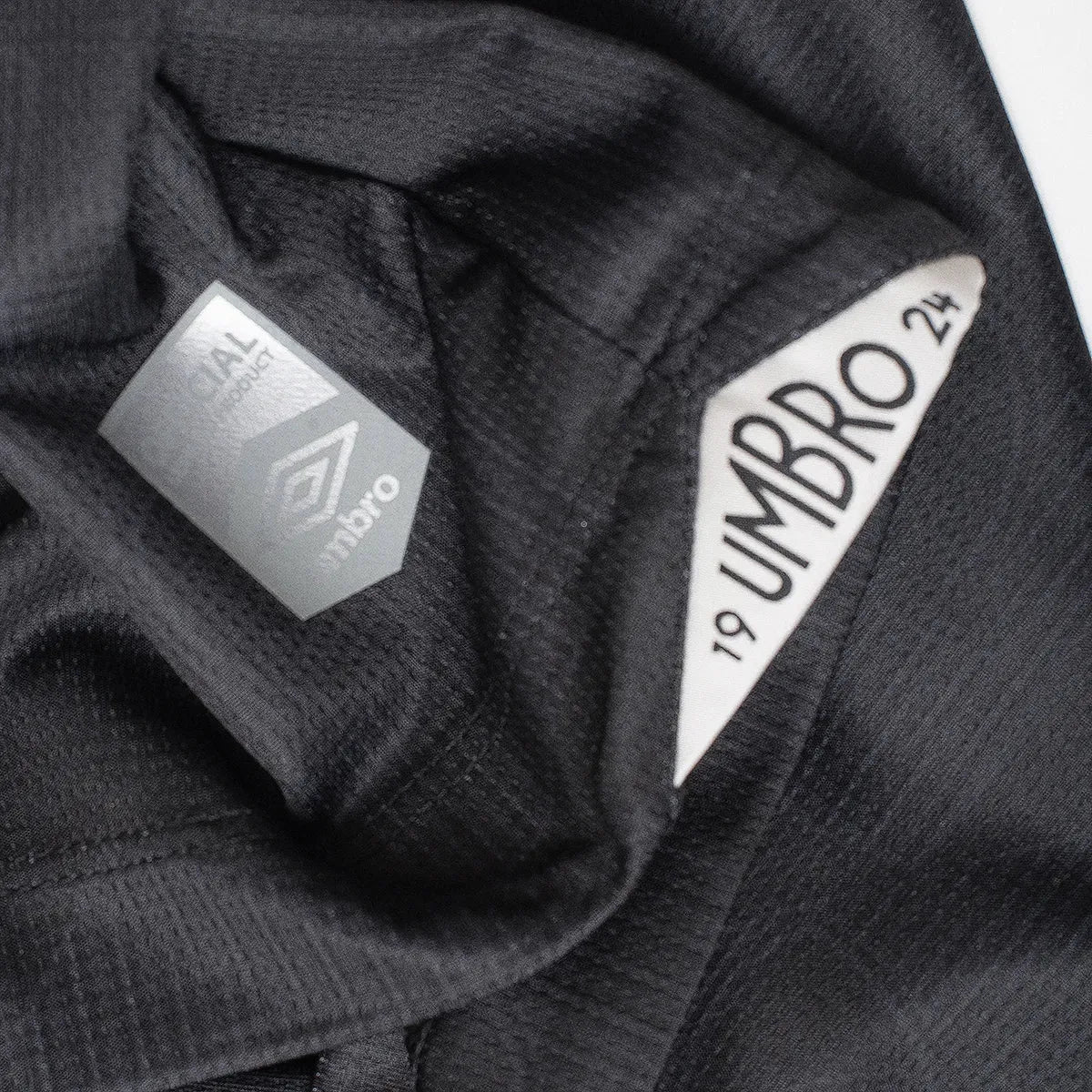 Camisa Feminina Umbro Grêmio 2024/25 III, Camisas de Futebol, PIQUE DE JOGADOR, FICHA TÉCNICA Composição: 100% PoliésterGênero: FemininoIndicada para: Jogo/CasualGênero: MasculinoEscudo: EmborrachadoOrigem: ImportadoManga: Curta-PIQUE DE JOGADOR