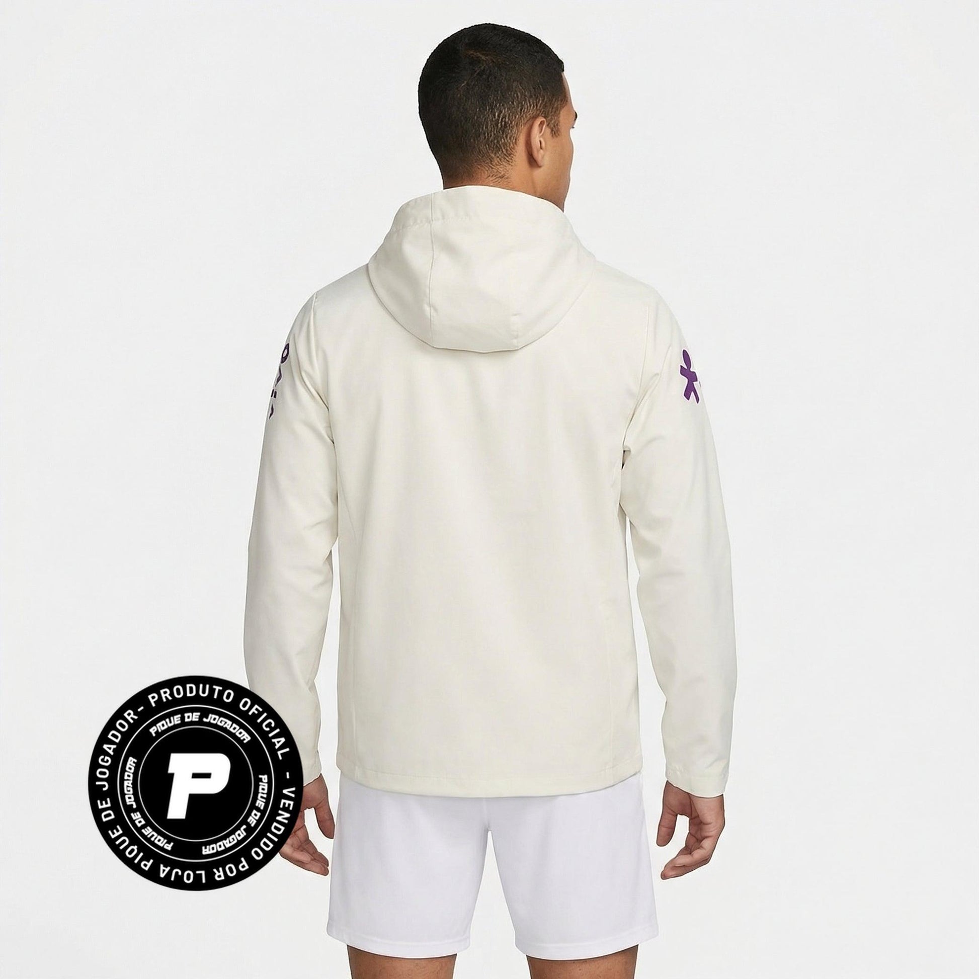 Jaqueta Brasil 2025/26 Off White Masculina, Kit Infantil Brasil Reserva 26/27 - Copa do Mundo, PIQUE DE JOGADOR, A Jaqueta Brasil 2025/26 Off White Masculina combina estilo moderno com a tradição da Seleção Brasileira. Inspirada nas peças de viagem e treinamento utilizadas pela equipe, a jaqueta apresenta um visual elegante na cor off white, trazendo um design sofisticado para torcedores que buscam um estilo esportivo diferenciado. O modelo destaca detalhes que representam a identidade do futebol brasileiro