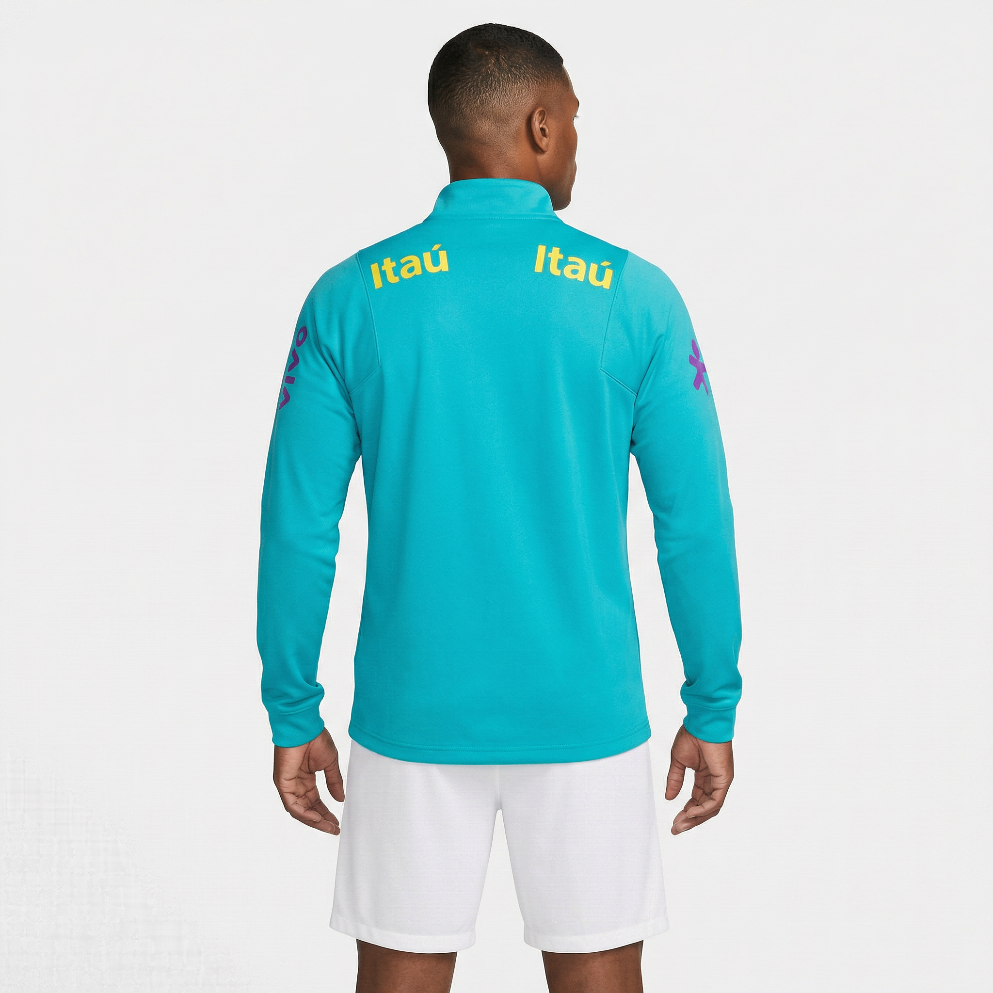 Jaqueta Treino Brasil 2022/23 Masculina, Kit Infantil Brasil Reserva 26/27 - Copa do Mundo, PIQUE DE JOGADOR, A Jaqueta Treino Brasil 2022/23 Masculina foi desenvolvida para oferecer conforto, estilo esportivo e praticidade no dia a dia. Inspirada nas peças utilizadas pelos jogadores da Seleção Brasileira durante os treinos e momentos de preparação, a jaqueta combina desempenho com a identidade do futebol brasileiro. O design moderno traz elementos que representam as cores e os símbolos da Seleção Brasileir