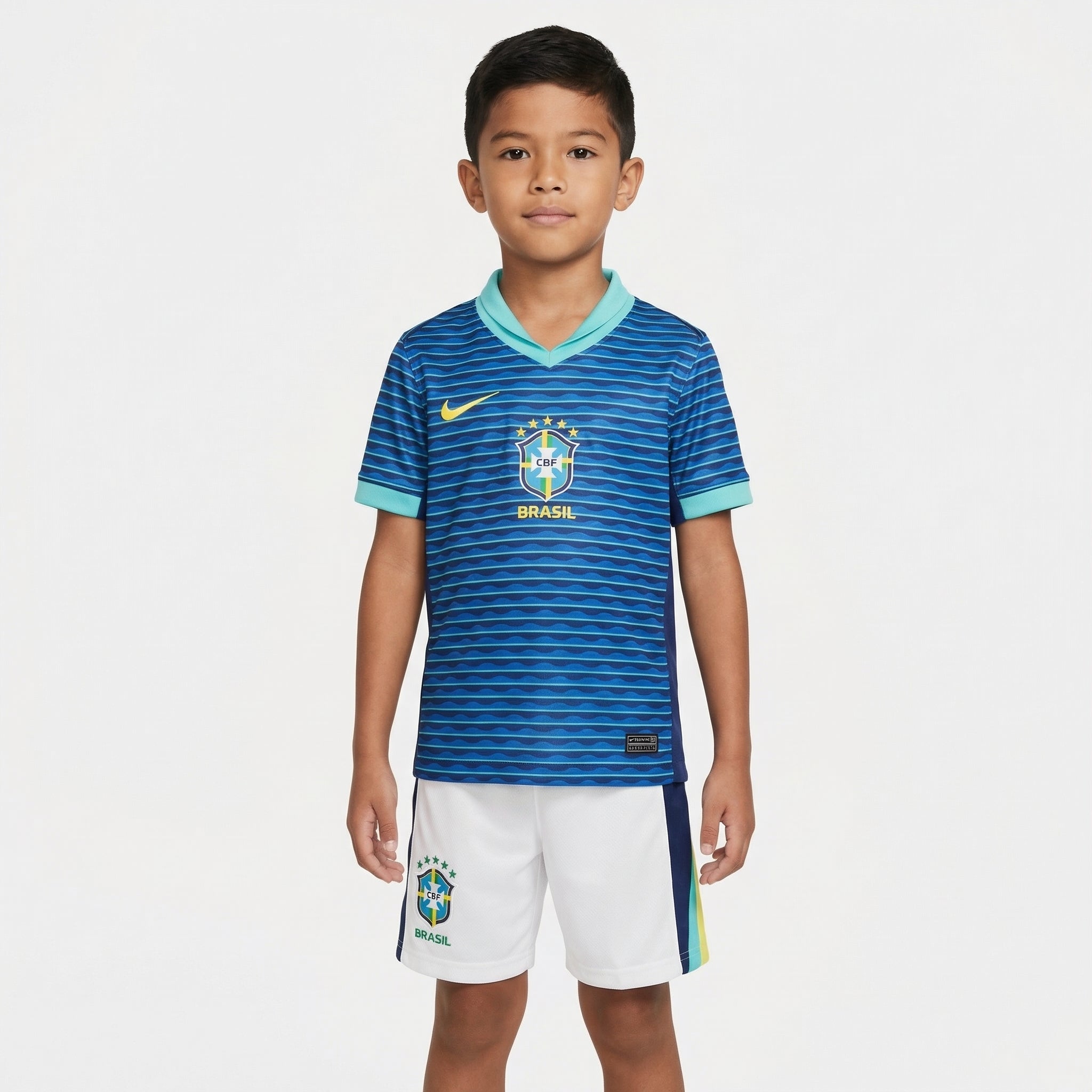 Conjunto Infantil Brasil II 2024/25, Kit Infantil Brasil Reserva 26/27 - Copa do Mundo, PIQUE DE JOGADOR, O Conjunto Infantil Brasil II 2024/25 é ideal para os pequenos torcedores que querem vestir as cores da Seleção Brasileira com orgulho e estilo. Inspirado no uniforme alternativo utilizado pela equipe na temporada 2024/25, o conjunto permite que as crianças entrem no clima das grandes competições representando o Brasil. O kit é composto por camisa e shorts, trazendo o visual característico do segundo un