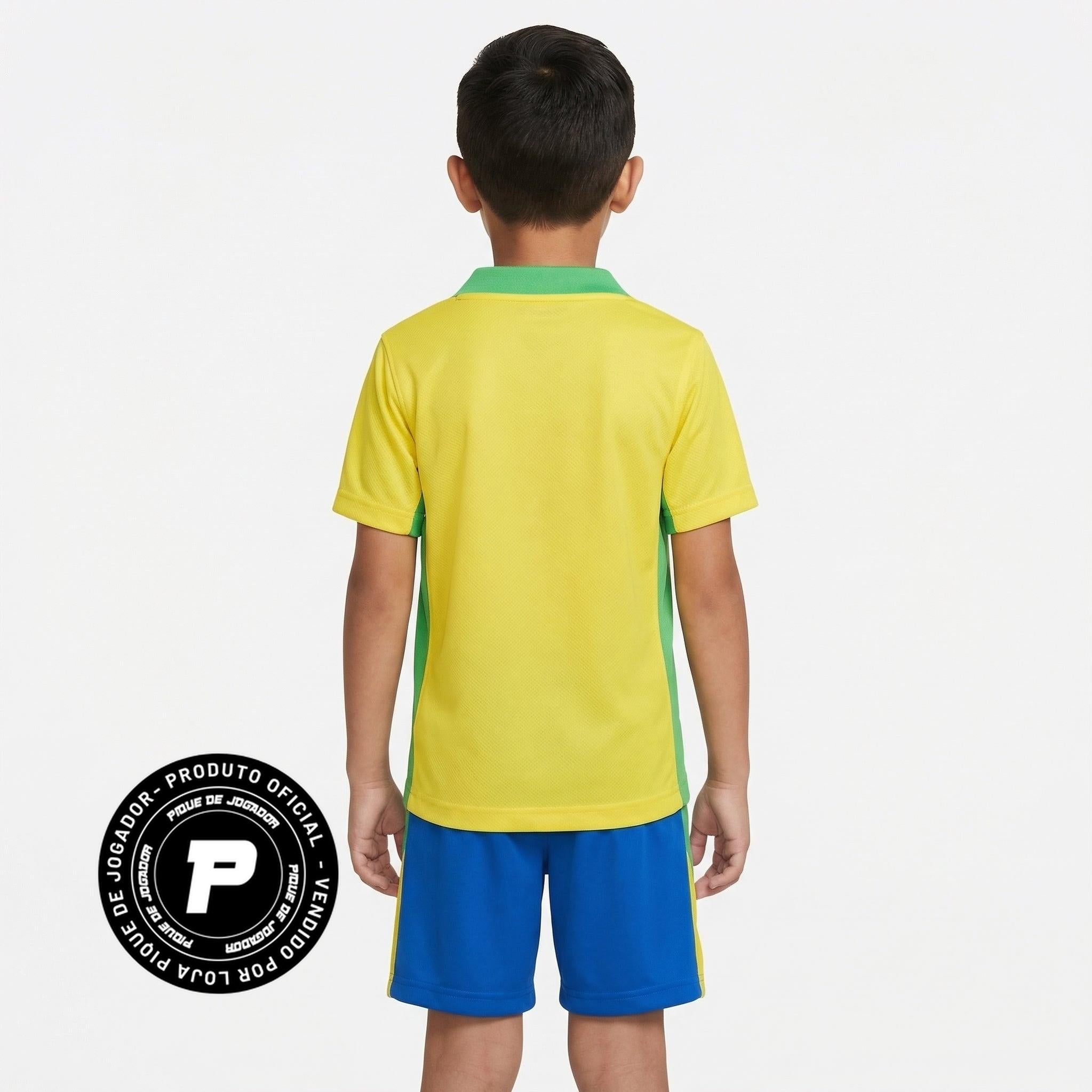 Conjunto Infantil Brasil I 2025/2026, Kit Infantil Brasil Reserva 26/27 - Copa do Mundo, PIQUE DE JOGADOR, O Conjunto Infantil Brasil I 2025/2026 é perfeito para os pequenos torcedores que já demonstram sua paixão pela Seleção Brasileira. Inspirado no uniforme principal utilizado pela equipe na temporada 2025/2026, o conjunto permite que as crianças entrem no clima das grandes competições vestindo as cores do Brasil. O kit é composto por camisa e shorts, trazendo o clássico visual amarelo com detalhes em ve
