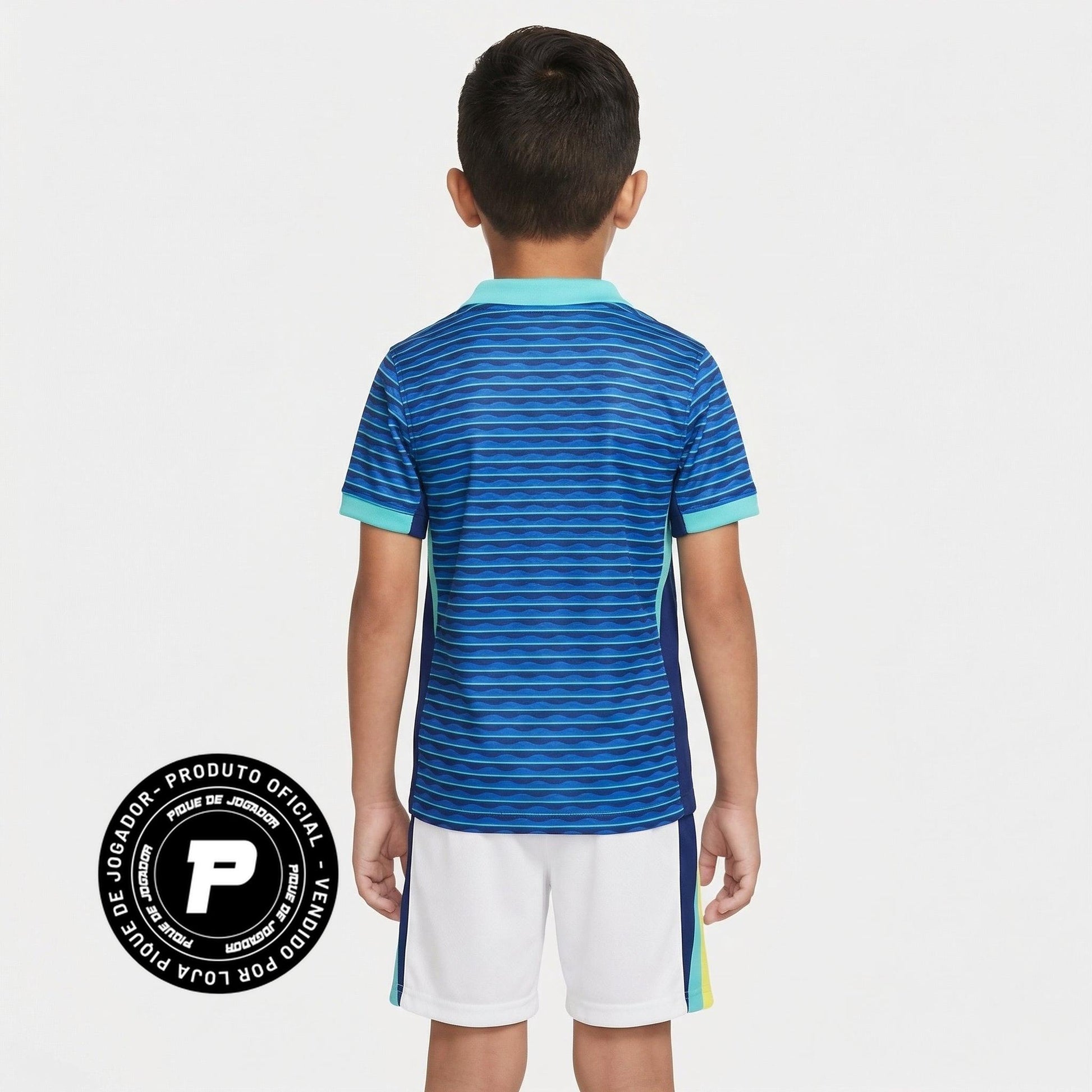 Conjunto Infantil Brasil II 2024/25, Kit Infantil Brasil Reserva 26/27 - Copa do Mundo, PIQUE DE JOGADOR, O Conjunto Infantil Brasil II 2024/25 é ideal para os pequenos torcedores que querem vestir as cores da Seleção Brasileira com orgulho e estilo. Inspirado no uniforme alternativo utilizado pela equipe na temporada 2024/25, o conjunto permite que as crianças entrem no clima das grandes competições representando o Brasil. O kit é composto por camisa e shorts, trazendo o visual característico do segundo un