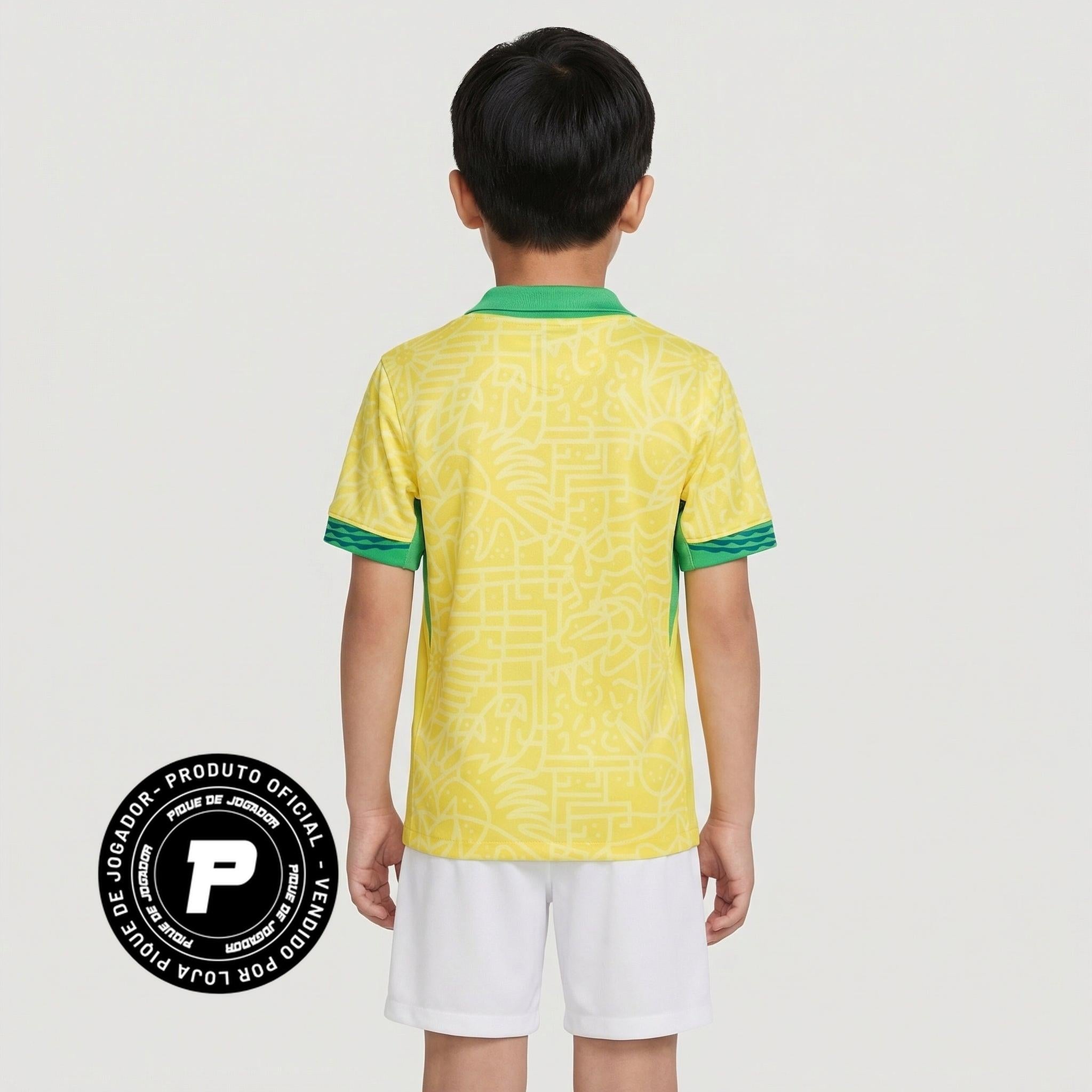 Conjunto Infantil Brasil II 2023/2024, Kit Infantil Brasil Reserva 26/27 - Copa do Mundo, PIQUE DE JOGADOR, O Conjunto Infantil Brasil II 2023/2024 é ideal para os pequenos torcedores que querem vestir as cores da Seleção Brasileira com orgulho e estilo. Inspirado no uniforme alternativo utilizado pela equipe na temporada 2023/2024, o conjunto permite que as crianças entrem no clima das grandes competições representando o Brasil. O kit é composto por camisa e shorts, trazendo o visual característico do segu
