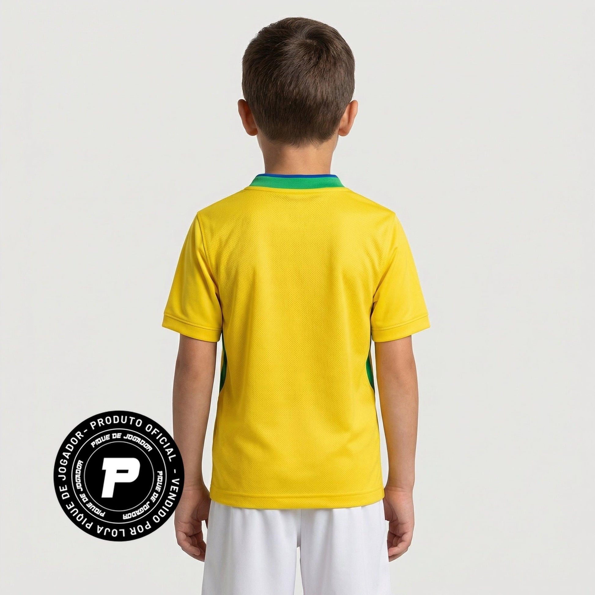 Conjunto Infantil Nike Brasil 2025 I, Kit Infantil Brasil Reserva 26/27 - Copa do Mundo, PIQUE DE JOGADOR, O Conjunto Infantil Nike Brasil 2025 I é ideal para os pequenos torcedores que querem vestir as cores da Seleção Brasileira com orgulho e estilo. Inspirado no uniforme principal utilizado pela equipe na temporada 2025, o conjunto permite que as crianças entrem no clima das grandes competições representando o Brasil. O kit é composto por camisa e shorts, trazendo o clássico visual amarelo com detalhes e