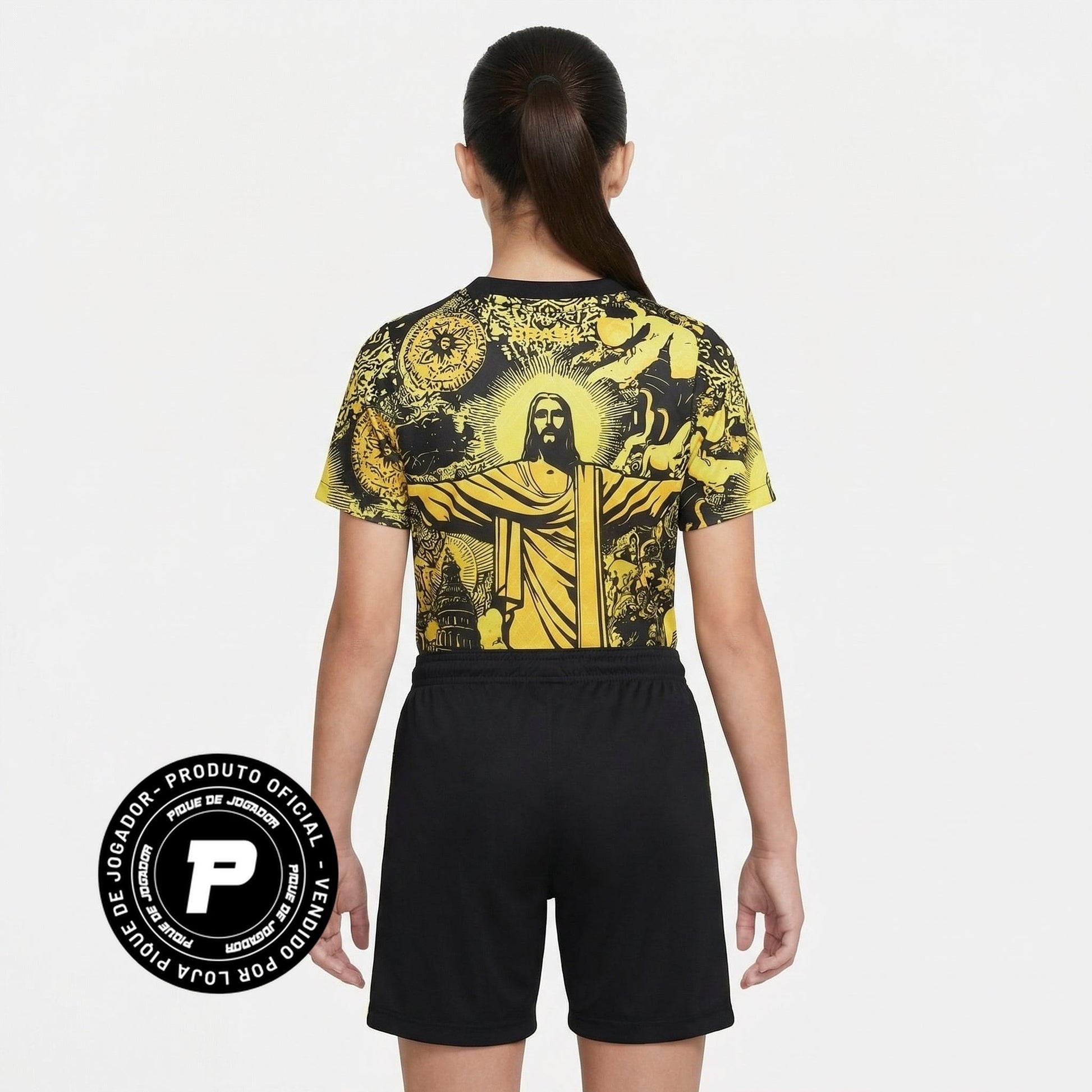 Conjunto Infantil Brasil Feminina 2024/2025 Edição especial, Kit Infantil Brasil Reserva 26/27 - Copa do Mundo, PIQUE DE JOGADOR, O Conjunto Infantil Brasil Feminina 2024/2025 Edição Especial foi desenvolvido para as pequenas torcedoras que querem vestir as cores da Seleção Brasileira com estilo e exclusividade. Inspirado em uma edição especial da temporada 2024/2025, o conjunto combina design moderno com a tradição do futebol brasileiro. O kit é composto por camisa e shorts, trazendo elementos visuais dife