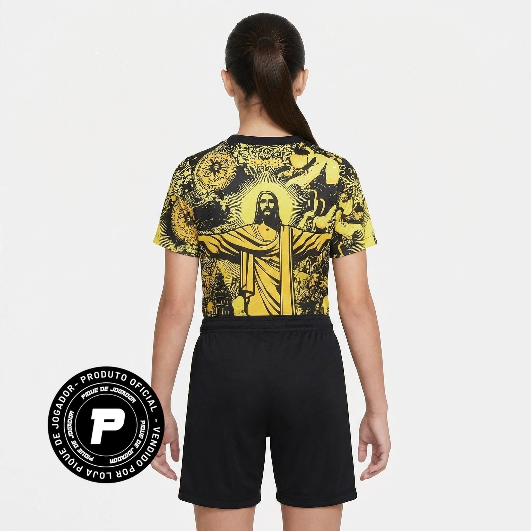 Conjunto Infantil Brasil Feminina 2024/2025 Edição especial, Kit Infantil Brasil Reserva 26/27 - Copa do Mundo, PIQUE DE JOGADOR, O Conjunto Infantil Brasil Feminina 2024/2025 Edição Especial foi desenvolvido para as pequenas torcedoras que querem vestir as cores da Seleção Brasileira com estilo e exclusividade. Inspirado em uma edição especial da temporada 2024/2025, o conjunto combina design moderno com a tradição do futebol brasileiro. O kit é composto por camisa e shorts, trazendo elementos visuais dife