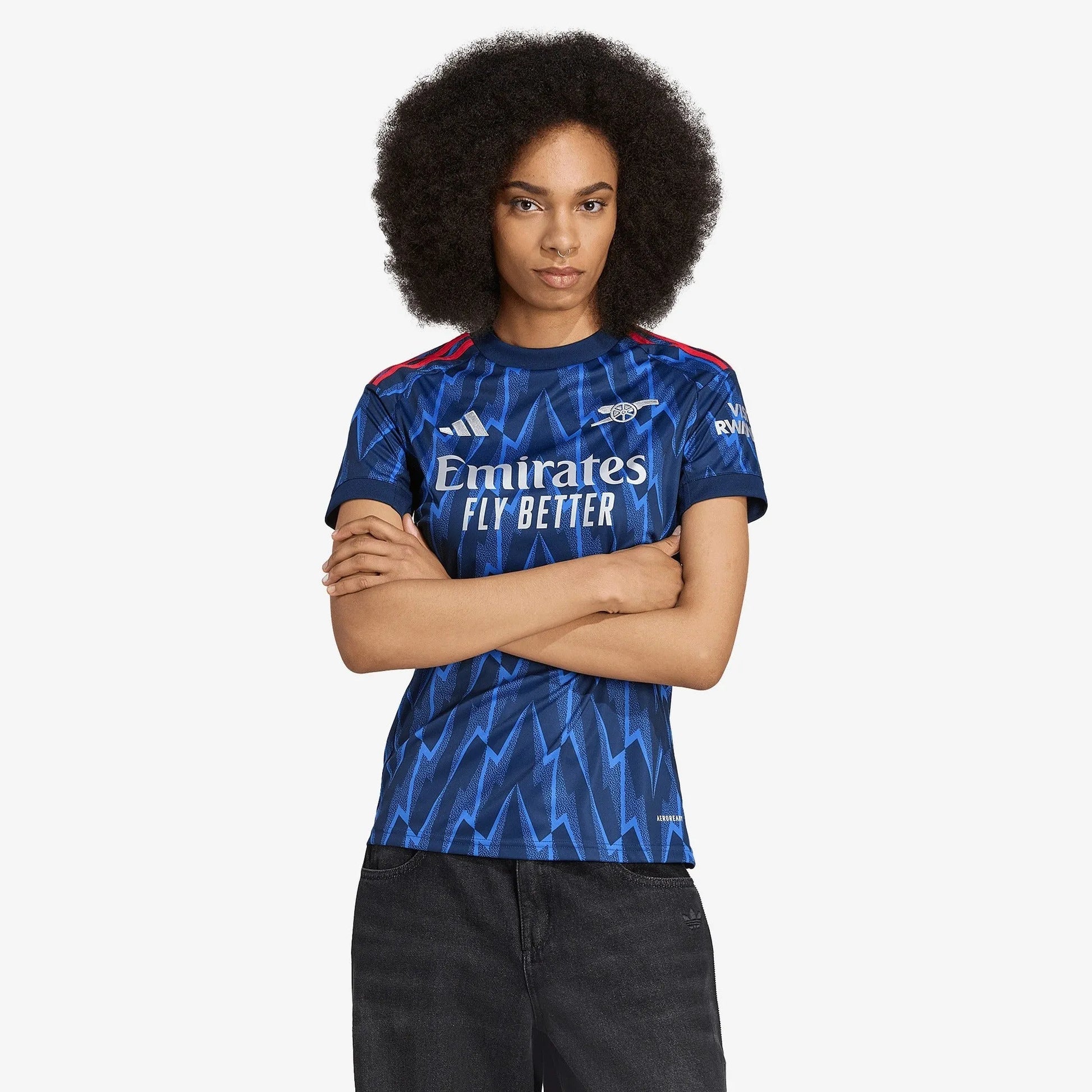 Camisa Feminina adidas Arsenal 2025/26 II, Camisas de Futebol, PIQUE DE JOGADOR, FICHA TÉCNICA Composição: 100% PoliésterGênero: FemininoIndicada para: Jogo/CasualGênero: MasculinoEscudo: EmborrachadoOrigem: ImportadoManga: Curta-PIQUE DE JOGADOR