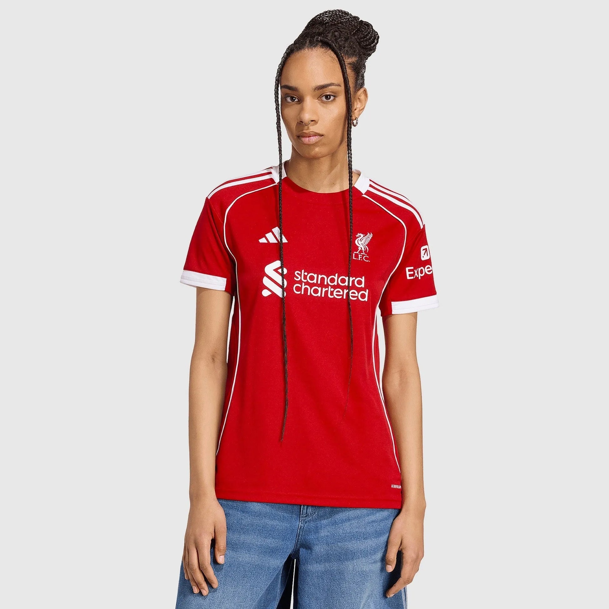 Camisa Feminina adidas Liverpool 2025/26 I, Camisas de Futebol, PIQUE DE JOGADOR, FICHA TÉCNICA Composição: 100% PoliésterGênero: FemininoIndicada para: Jogo/CasualGênero: MasculinoEscudo: EmborrachadoOrigem: ImportadoManga: Curta-PIQUE DE JOGADOR