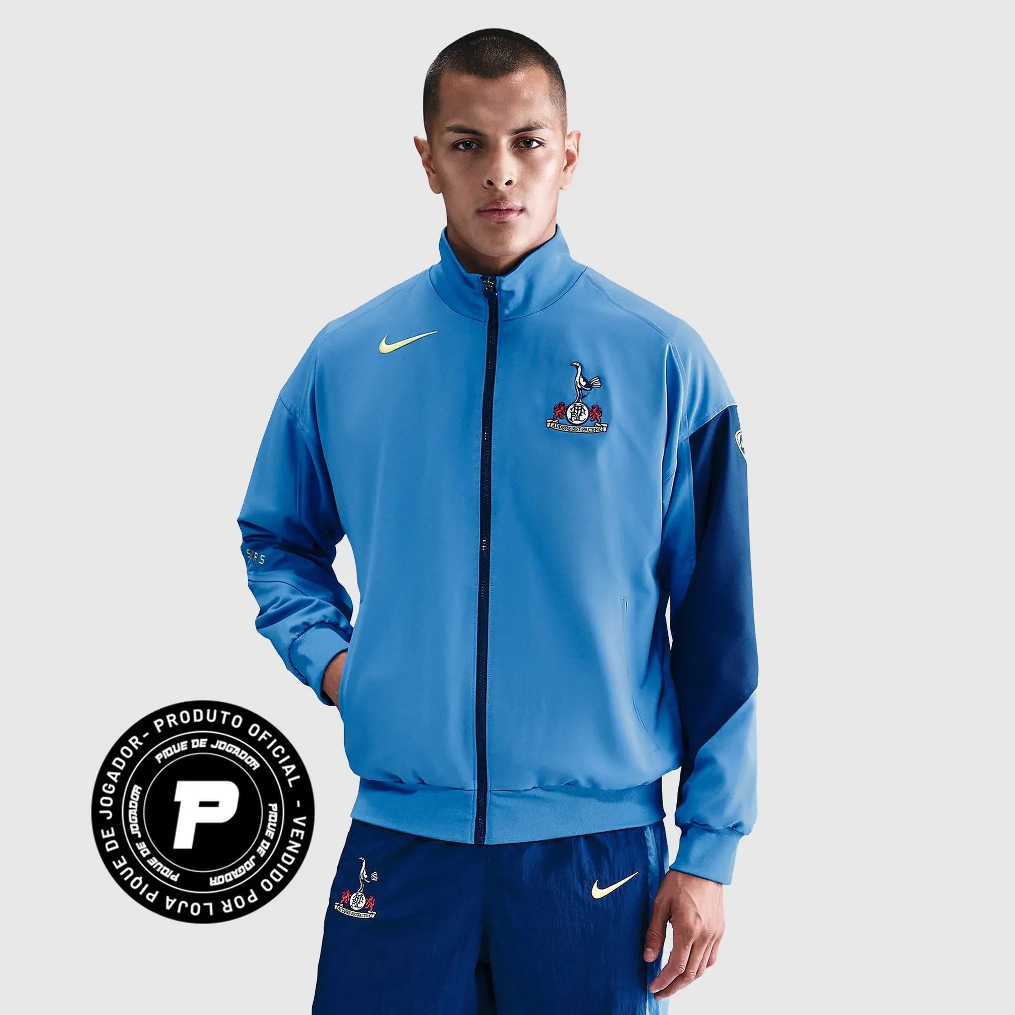 Jaqueta Nike Tottenham 2025/26 Strike, Camisas de Futebol, ., Paixão pelo Futebol, Qualidade de Verdade Vista sua paixão com orgulho. Na Arquibancada Esportes, cada peça é escolhida e desenvolvida com atenção aos detalhes para entregarconforto, durabilidade e acabamento de alto nível. Ideal para quem vive futebol dentro e fora do estádio. Nossas camisas e artigos esportivos contam com tecido premium, toque macio e caimento moderno – perfeitos para o dia a dia,para colecionar ou para torcer pelo seu time. De