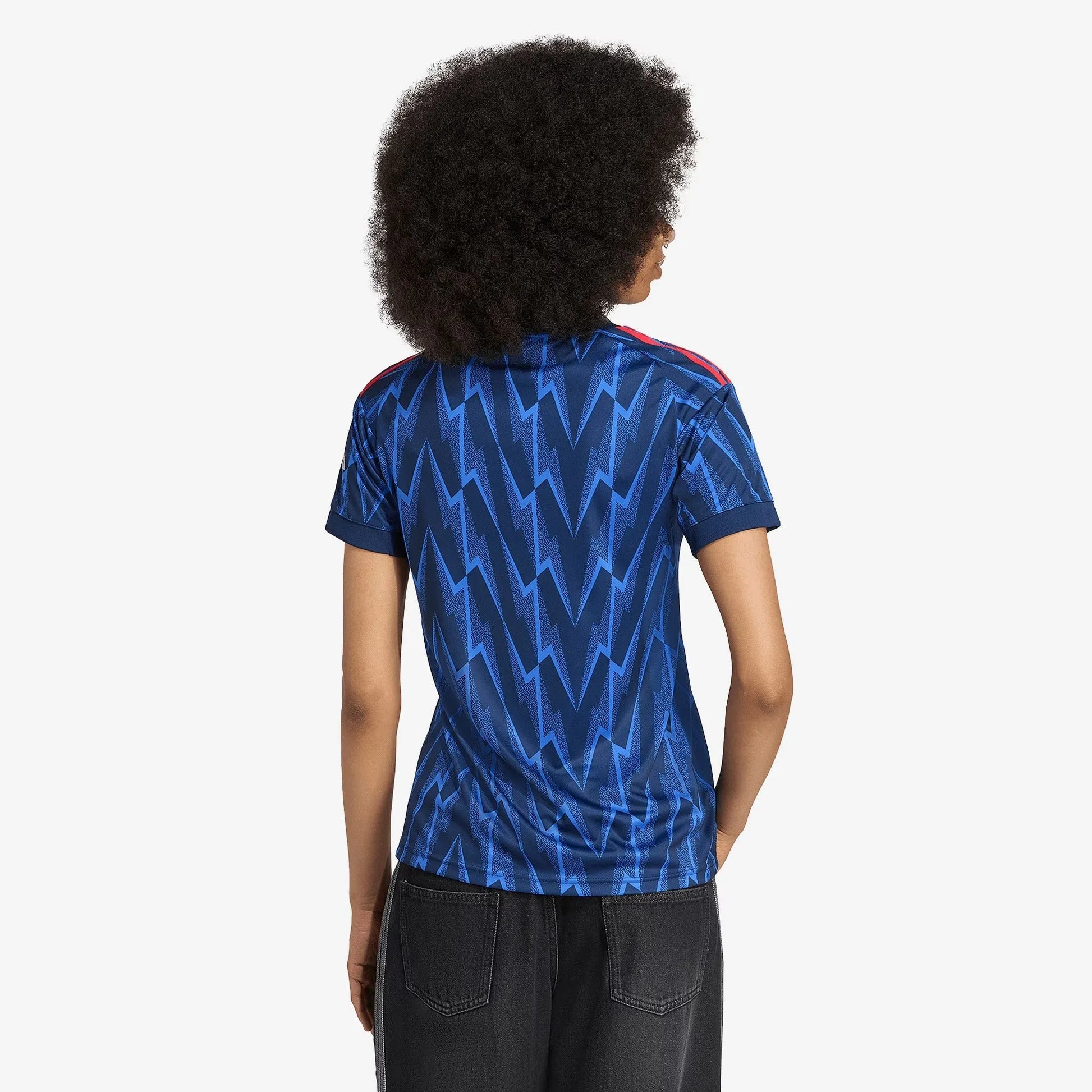 Camisa Feminina adidas Arsenal 2025/26 II, Camisas de Futebol, PIQUE DE JOGADOR, FICHA TÉCNICA Composição: 100% PoliésterGênero: FemininoIndicada para: Jogo/CasualGênero: MasculinoEscudo: EmborrachadoOrigem: ImportadoManga: Curta-PIQUE DE JOGADOR