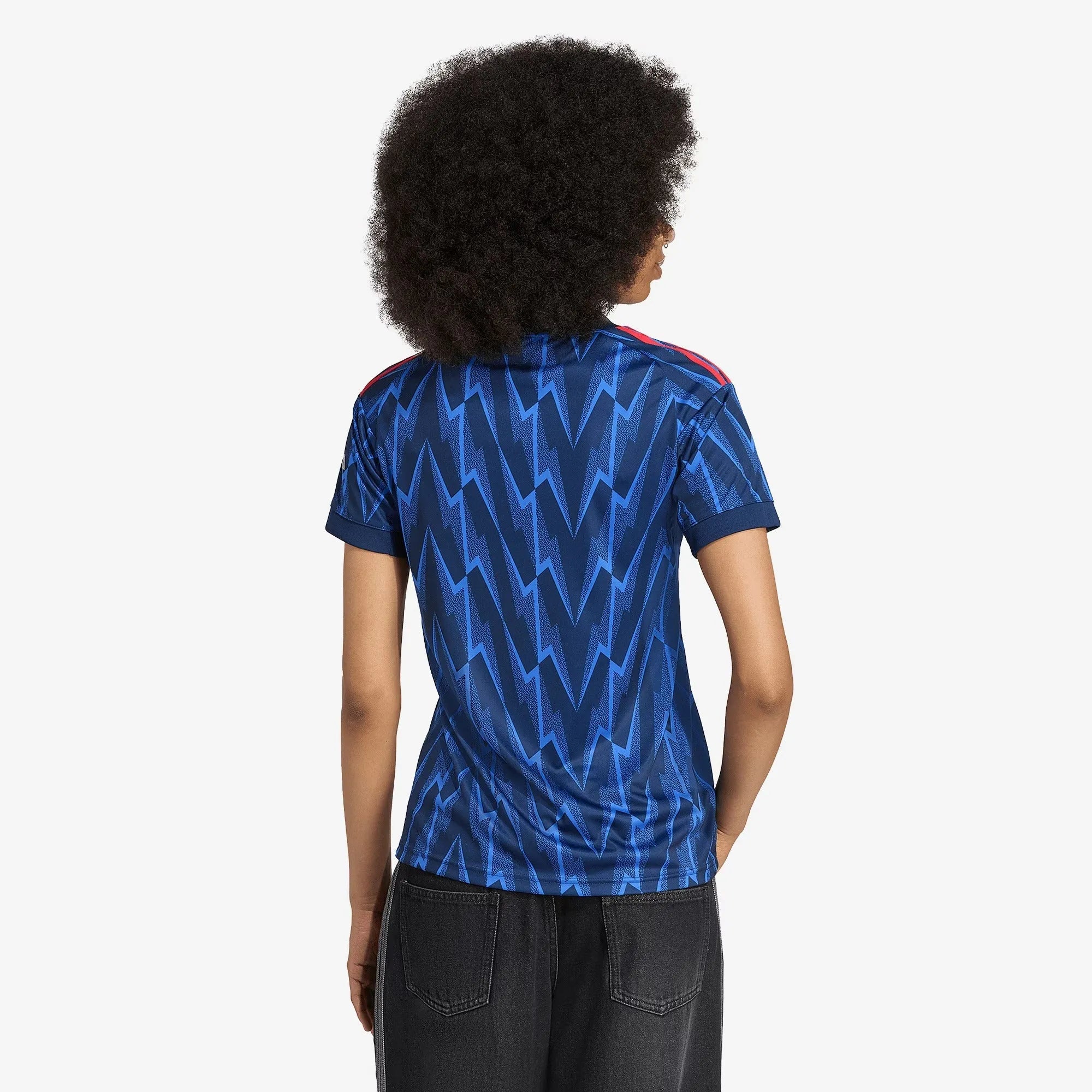 Camisa Feminina adidas Arsenal 2025/26 II, Camisas de Futebol, PIQUE DE JOGADOR, FICHA TÉCNICA Composição: 100% PoliésterGênero: FemininoIndicada para: Jogo/CasualGênero: MasculinoEscudo: EmborrachadoOrigem: ImportadoManga: Curta-PIQUE DE JOGADOR