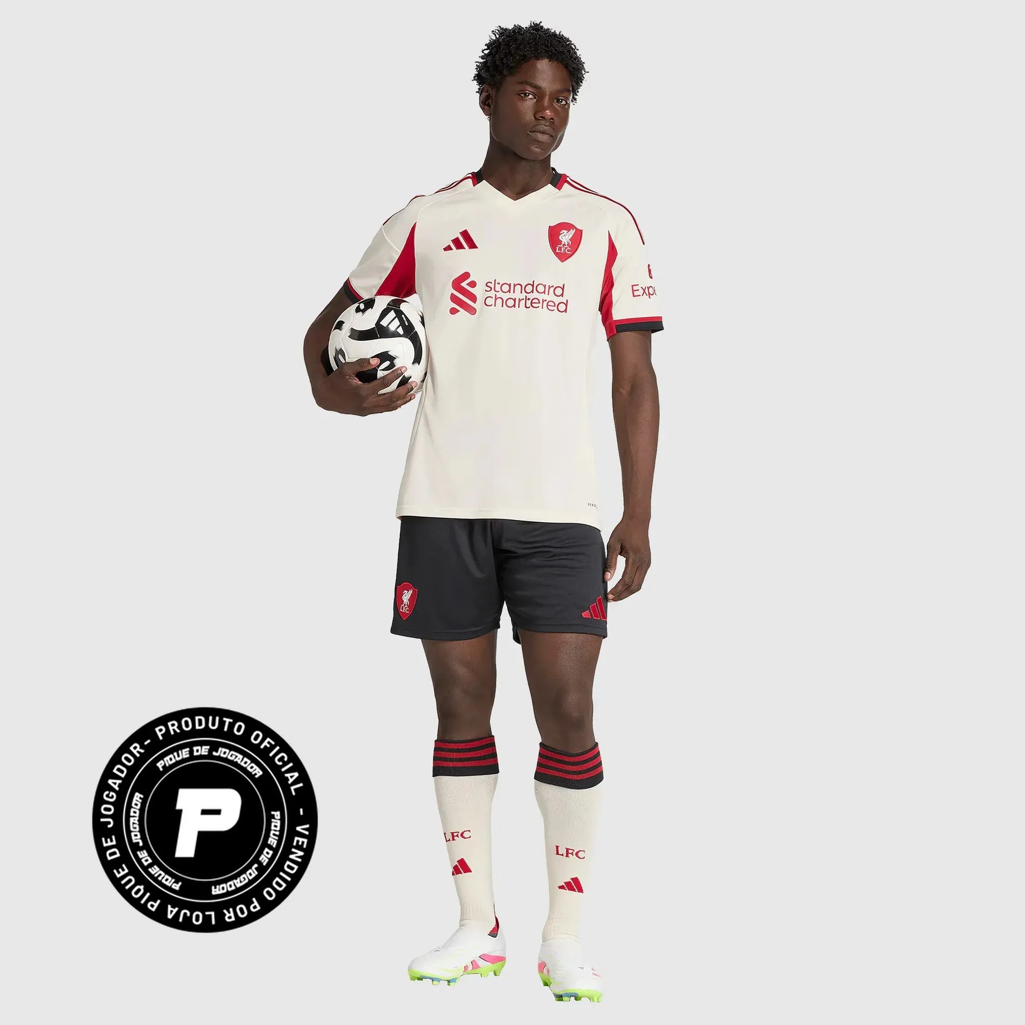 Shorts Adidas Liverpool 2025/26 II, Camisas de Futebol, ., Paixão pelo Futebol, Qualidade de Verdade Vista sua paixão com orgulho. Na Arquibancada Esportes, cada peça é escolhida e desenvolvida com atenção aos detalhes para entregarconforto, durabilidade e acabamento de alto nível. Ideal para quem vive futebol dentro e fora do estádio. Nossas camisas e artigos esportivos contam com tecido premium, toque macio e caimento moderno – perfeitos para o dia a dia,para colecionar ou para torcer pelo seu time. Desta