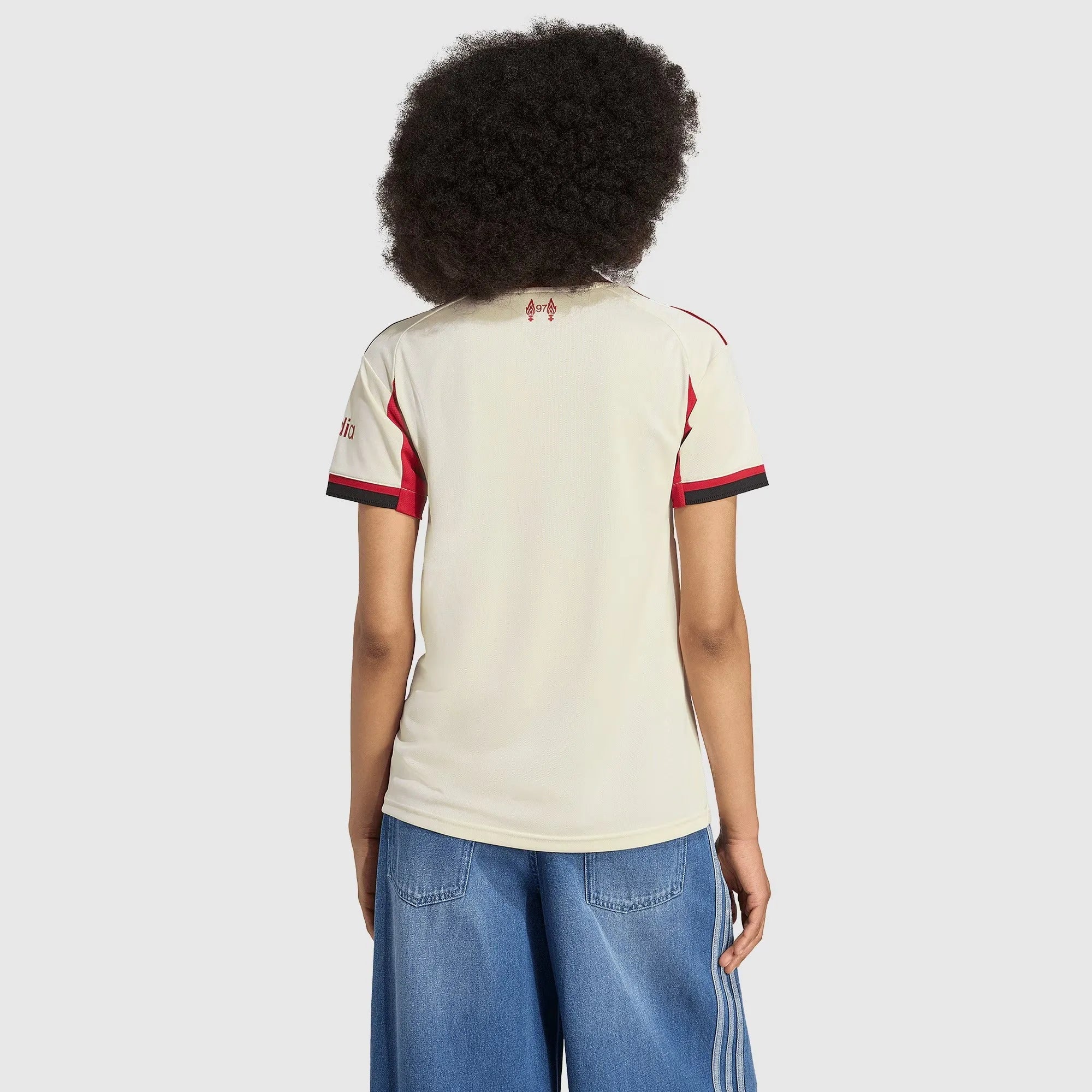 Camisa Feminina adidas Liverpool 2025/26 II, Camisas de Futebol, PIQUE DE JOGADOR, FICHA TÉCNICA Composição: 100% PoliésterGênero: FemininoIndicada para: Jogo/CasualGênero: MasculinoEscudo: EmborrachadoOrigem: ImportadoManga: Curta-PIQUE DE JOGADOR