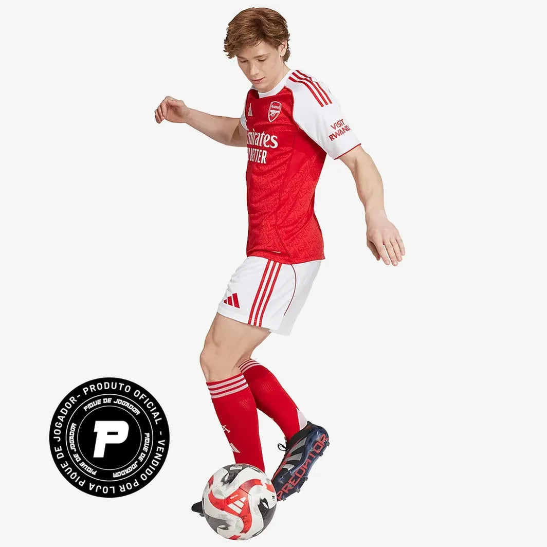 Shorts Adidas Arsenal 2025/26 I, Camisas de Futebol, ., Paixão pelo Futebol, Qualidade de Verdade Vista sua paixão com orgulho. Na Arquibancada Esportes, cada peça é escolhida e desenvolvida com atenção aos detalhes para entregarconforto, durabilidade e acabamento de alto nível. Ideal para quem vive futebol dentro e fora do estádio. Nossas camisas e artigos esportivos contam com tecido premium, toque macio e caimento moderno – perfeitos para o dia a dia,para colecionar ou para torcer pelo seu time. Destaque