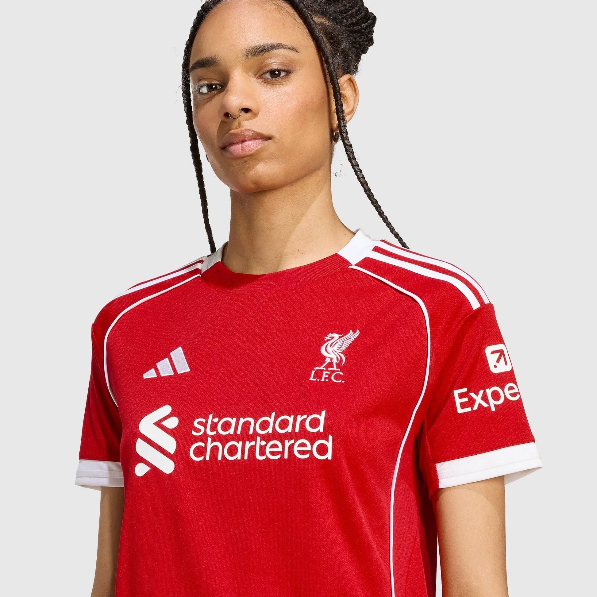 Camisa Feminina adidas Liverpool 2025/26 I, Camisas de Futebol, PIQUE DE JOGADOR, FICHA TÉCNICA Composição: 100% PoliésterGênero: FemininoIndicada para: Jogo/CasualGênero: MasculinoEscudo: EmborrachadoOrigem: ImportadoManga: Curta-PIQUE DE JOGADOR