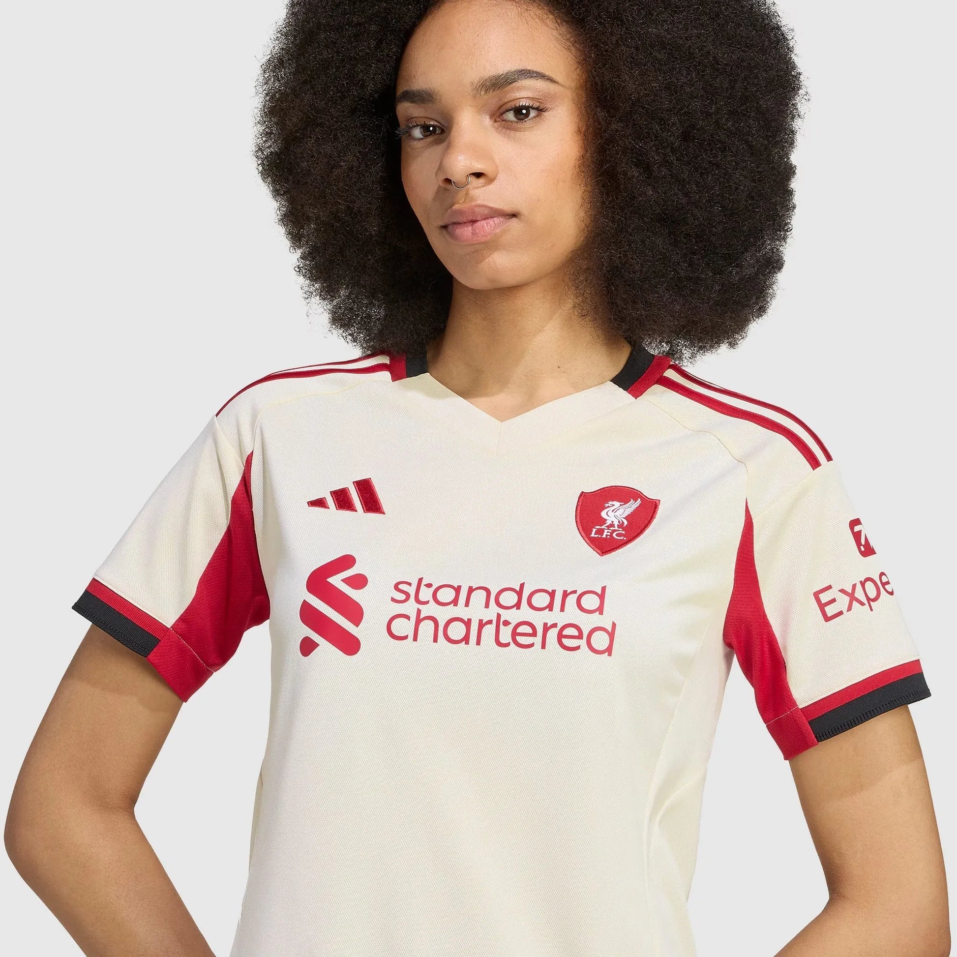 Camisa Feminina adidas Liverpool 2025/26 II, Camisas de Futebol, PIQUE DE JOGADOR, FICHA TÉCNICA Composição: 100% PoliésterGênero: FemininoIndicada para: Jogo/CasualGênero: MasculinoEscudo: EmborrachadoOrigem: ImportadoManga: Curta-PIQUE DE JOGADOR
