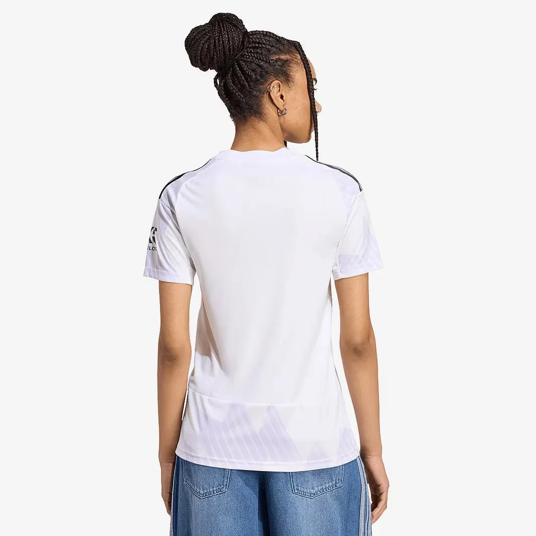 Camisa Feminina adidas Manchester United 2025/26 II, Camisas de Futebol, PIQUE DE JOGADOR, FICHA TÉCNICA Composição: 100% PoliésterGênero: FemininoIndicada para: Jogo/CasualGênero: MasculinoEscudo: EmborrachadoOrigem: ImportadoManga: Curta-PIQUE DE JOGADOR