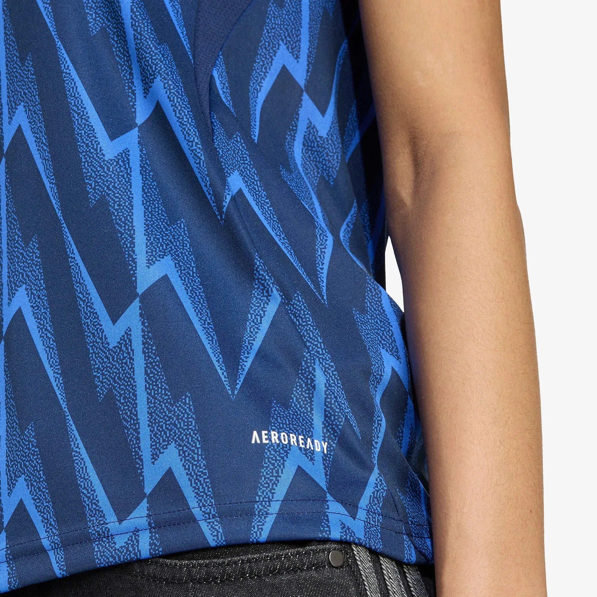 Camisa Feminina adidas Arsenal 2025/26 II, Camisas de Futebol, PIQUE DE JOGADOR, FICHA TÉCNICA Composição: 100% PoliésterGênero: FemininoIndicada para: Jogo/CasualGênero: MasculinoEscudo: EmborrachadoOrigem: ImportadoManga: Curta-PIQUE DE JOGADOR