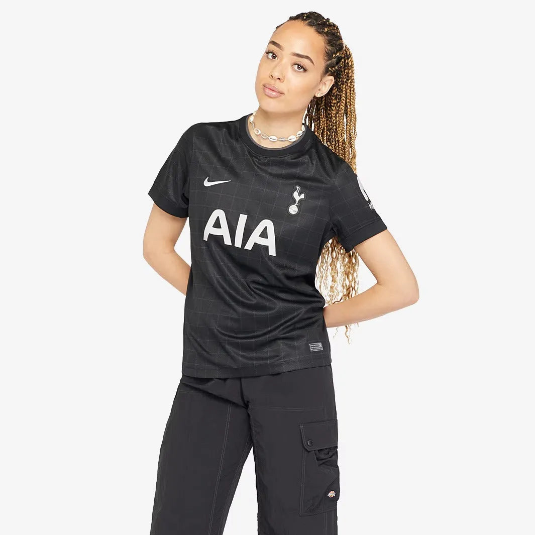 Camisa Feminina Nike Tottenham 2025/26 II Torcedor, Camisas de Futebol, PIQUE DE JOGADOR, FICHA TÉCNICA Composição: 100% PoliésterGênero: FemininoIndicada para: Jogo/CasualGênero: MasculinoEscudo: EmborrachadoOrigem: ImportadoManga: Curta-PIQUE DE JOGADOR