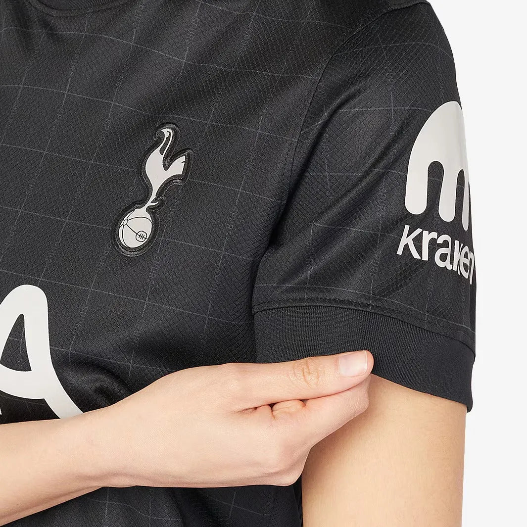 Camisa Feminina Nike Tottenham 2025/26 II Torcedor, Camisas de Futebol, PIQUE DE JOGADOR, FICHA TÉCNICA Composição: 100% PoliésterGênero: FemininoIndicada para: Jogo/CasualGênero: MasculinoEscudo: EmborrachadoOrigem: ImportadoManga: Curta-PIQUE DE JOGADOR